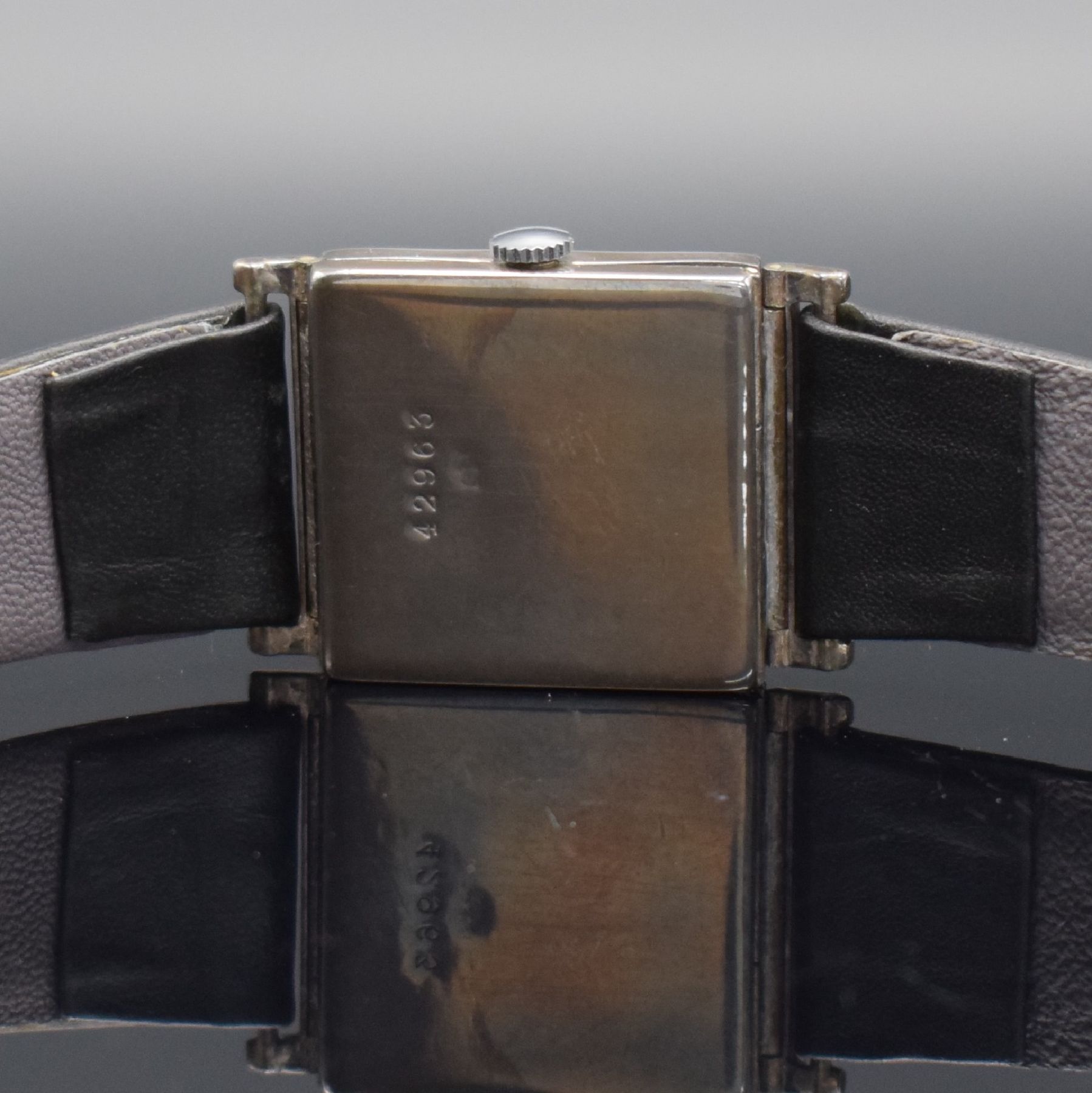 Detail h: Konvolut: 2 Armbanduhren in Silber, Schweiz um 1925, Handaufzug, 1) Movado im Scharniergeh., silb. Zifferbl. später Wohl auf Kd.-Wunsch, Ankerwerk ...