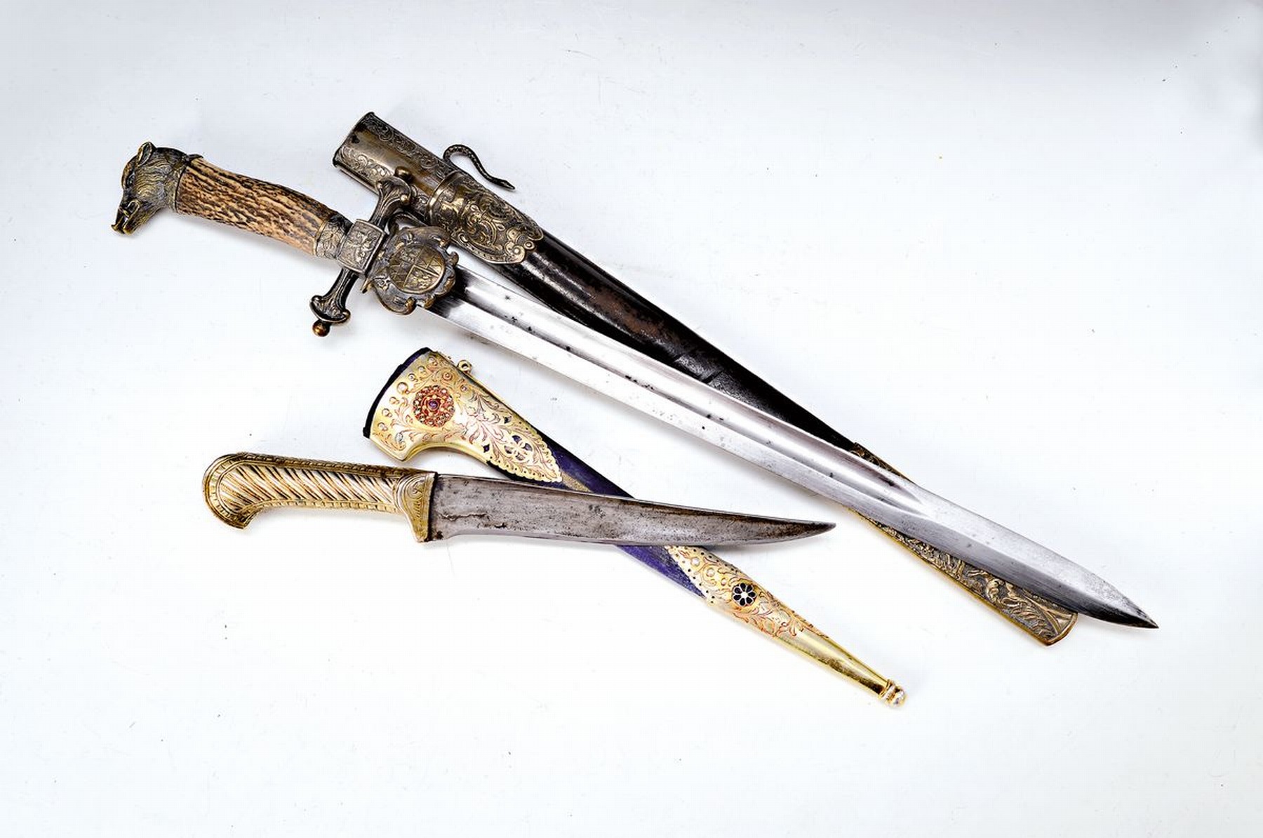 Hirschfänger eines Erzbischöflichen Jägermeisters, Erzbistum Ölmütz/Böhmen, 2. Hälfte 19. Jh., Horngriff mit Keilerabschluss, Parierstange ...