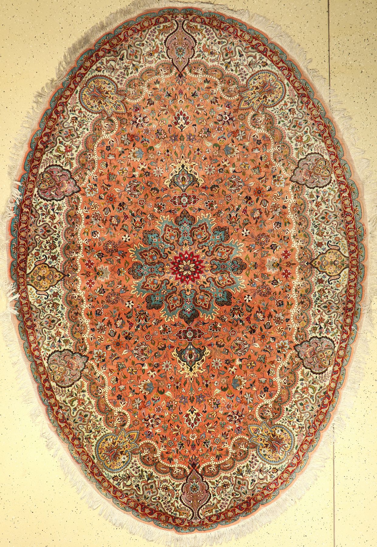 Feiner Täbriz (Oval), Persien, um 1950/1960, Korkwolle mit Seide, ca. 300 x 200 cm, EHZ: 2-3(Mottenfraß,verblasst)
