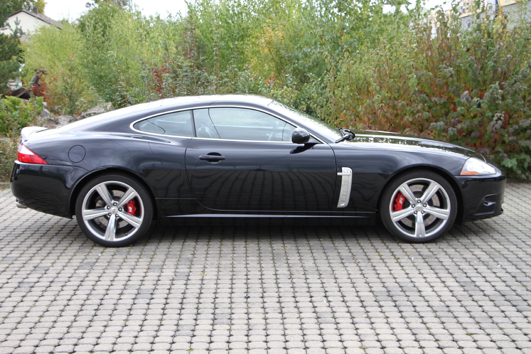 Detail b: Jaguar XKR Coupé, Fahrgestellnummer: SAJAA43R689B20769, EZ 08/2007, 2. Hand, Laufleistung ca. 49.900 km, 306 kW/416 PS, 8-Zylinder Kompressor, ...