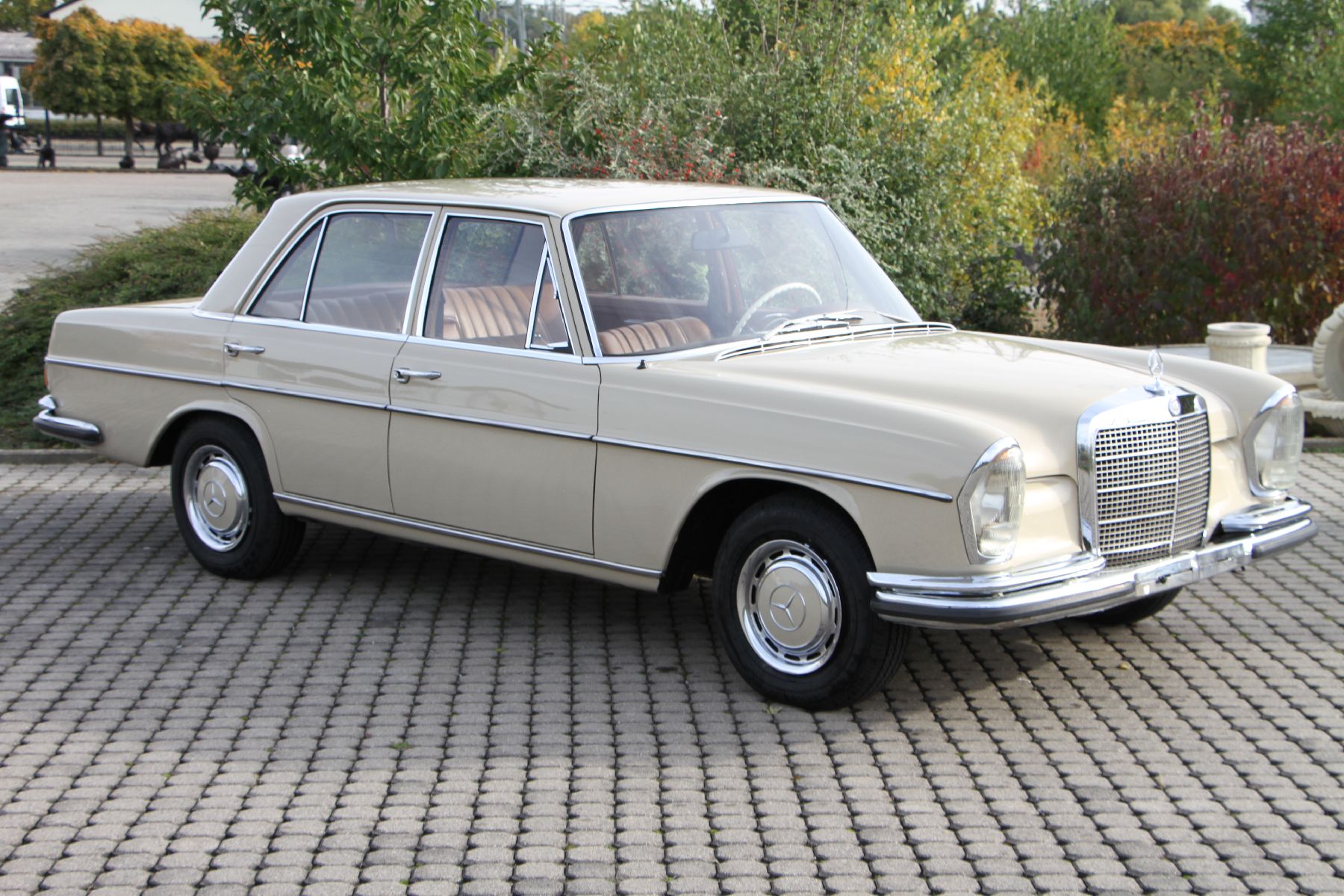 Detail a: Mercedes Benz, 280 SE W108, Fahrgestellnummer:10801810032814, EZ 09/1969, 2. Hand, Laufleistung 12.748 km abgelesen, HU 09/2022, H-Zulassung, 118 ...