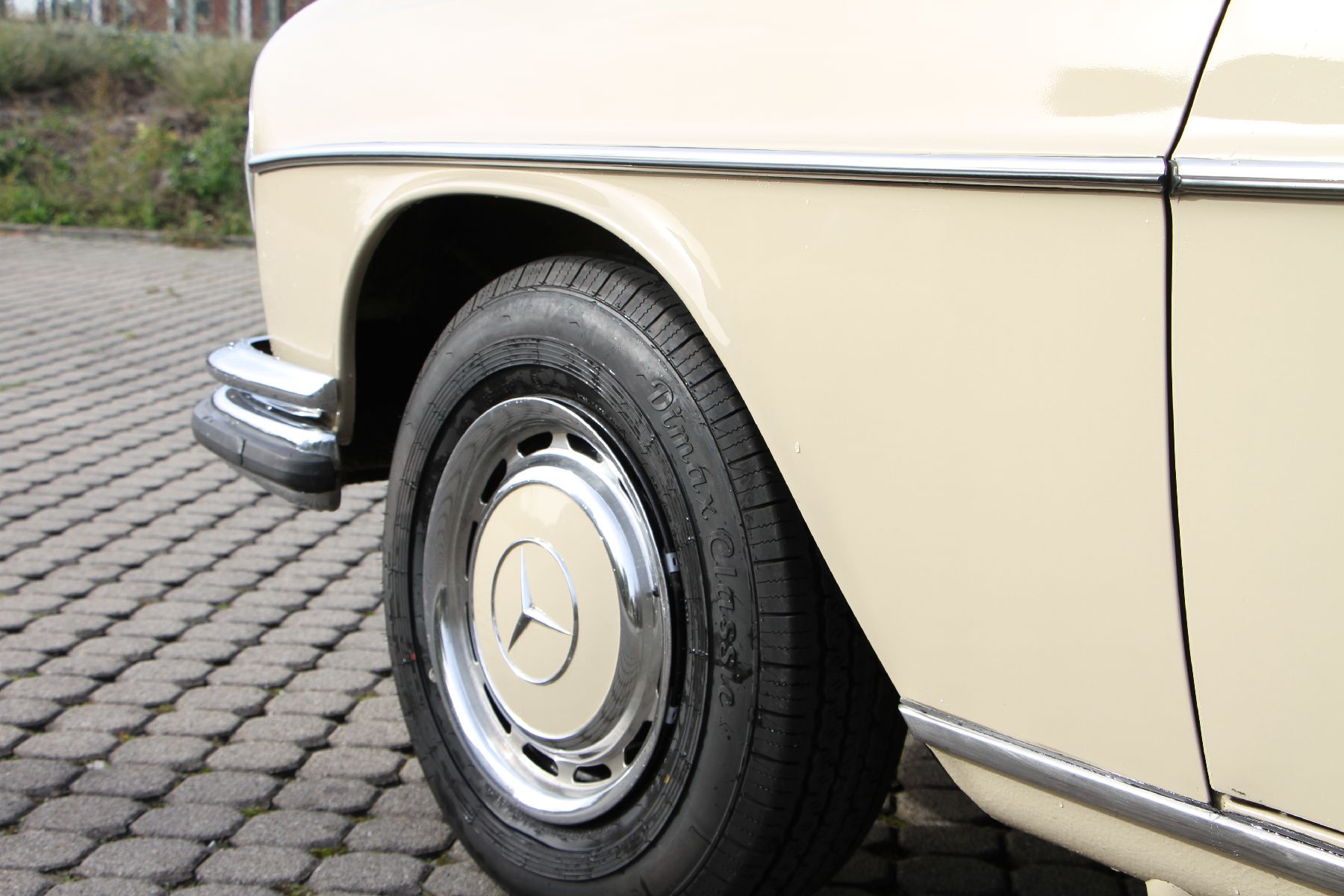 Detail e: Mercedes Benz, 280 SE W108, Fahrgestellnummer:10801810032814, EZ 09/1969, 2. Hand, Laufleistung 12.748 km abgelesen, HU 09/2022, H-Zulassung, 118 ...