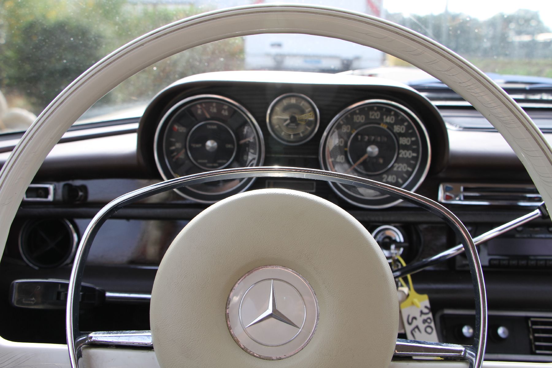 Detail g: Mercedes Benz, 280 SE W108, Fahrgestellnummer:10801810032814, EZ 09/1969, 2. Hand, Laufleistung 12.748 km abgelesen, HU 09/2022, H-Zulassung, 118 ...