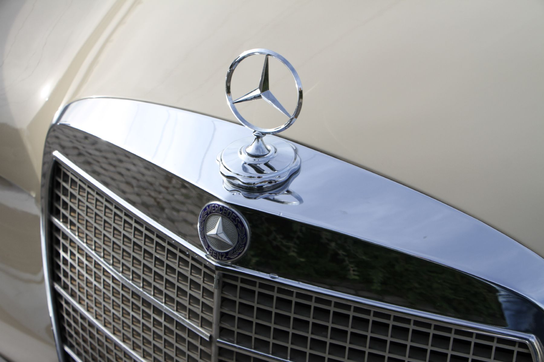 Detail h: Mercedes Benz, 280 SE W108, Fahrgestellnummer:10801810032814, EZ 09/1969, 2. Hand, Laufleistung 12.748 km abgelesen, HU 09/2022, H-Zulassung, 118 ...
