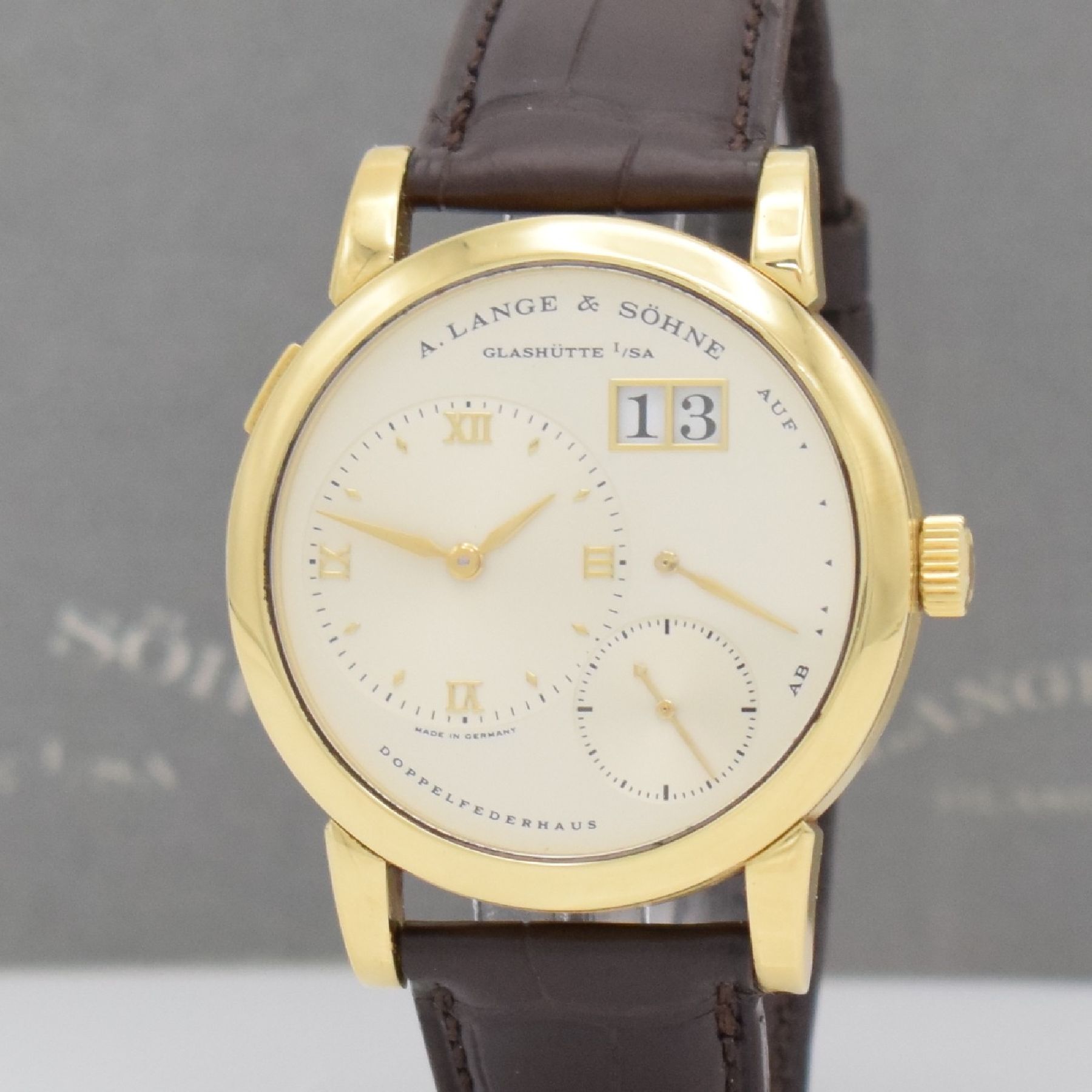 Detail d: A. LANGE & SÖHNE seltene Lange 1 Herrenarmbanduhr in GG 750/000 mit Goldboden aus der ersten Serie, Handaufzug, Ref. 101.001, Boden 6-fach verschr., ...