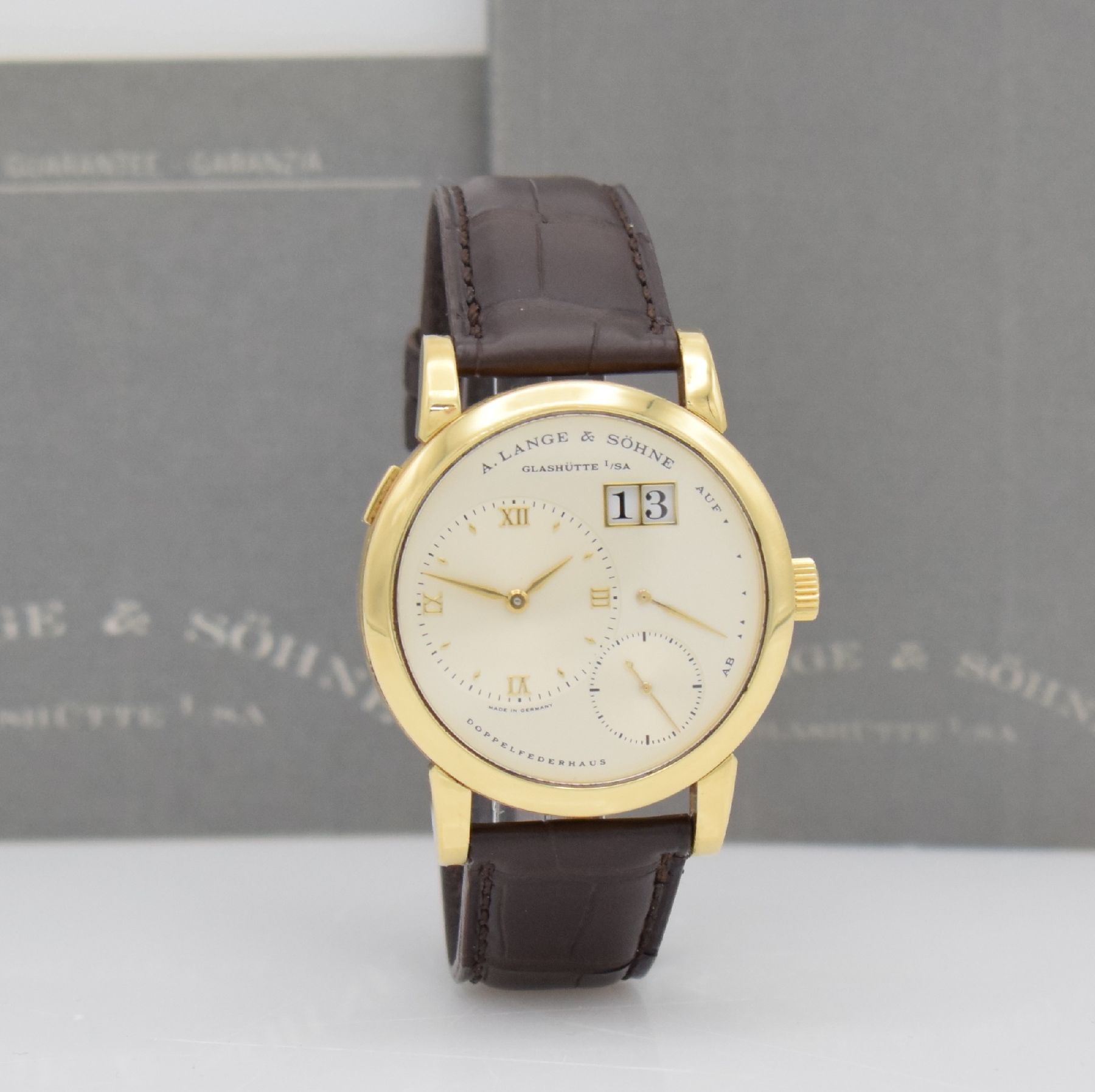Detail e: A. LANGE & SÖHNE seltene Lange 1 Herrenarmbanduhr in GG 750/000 mit Goldboden aus der ersten Serie, Handaufzug, Ref. 101.001, Boden 6-fach verschr., ...