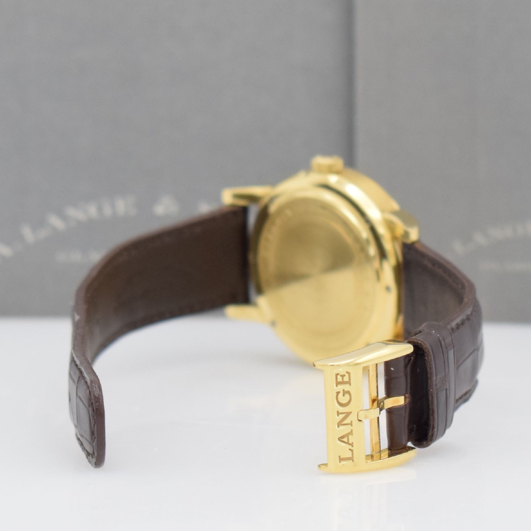 Detail g: A. LANGE & SÖHNE seltene Lange 1 Herrenarmbanduhr in GG 750/000 mit Goldboden aus der ersten Serie, Handaufzug, Ref. 101.001, Boden 6-fach verschr., ...