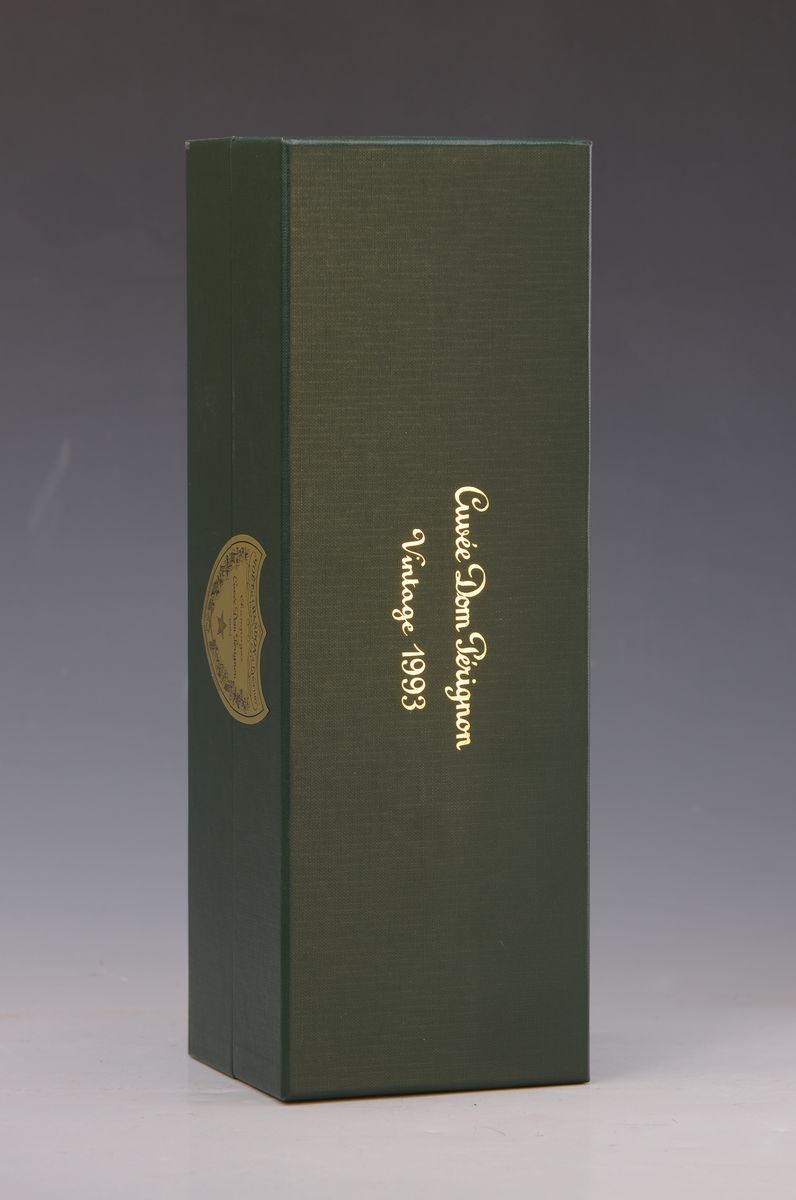 1 Flasche 1993 Cuvée Dom Pérignon Champagner, ca. 75 cl, 12,5% Vol., sehr guter Erhaltungszustand, in original versiegelter Schatulle