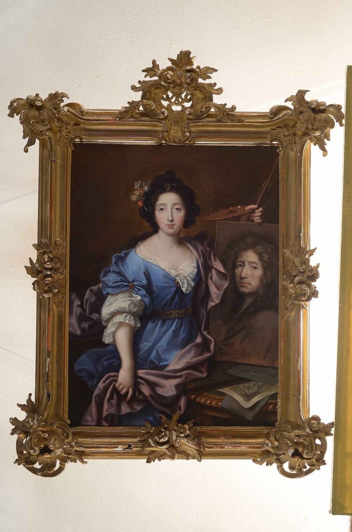 Detail k: Porträtist, Frankreich, um 1760-1770, Selbstporträt einer Malerin mit Hauptwerk, erstklassige lasierende Malerei mit hochfeinem Inkarnat, direkter ...