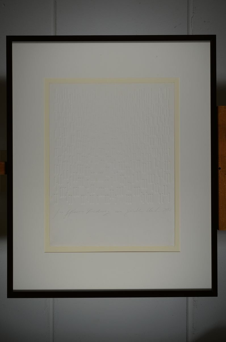 Detail k: Günther Uecker, geb. 1930, Prägedruck, handsigniert, datiert 1976, Auflage 100, Unikatcharakter, da mit Widmung, Blattgröße 64.5 x 49.5 cm, ...