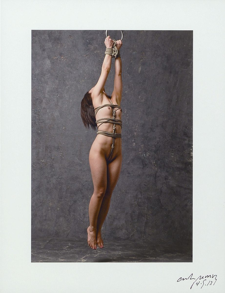 Craig Morey, 1952 Fort Wayne/USA, erotische Fotografie, handsigniert und dat. 4.9.13, rückseitig mit Zertifikat, unter Glas gesamt: 56 x 46 cm