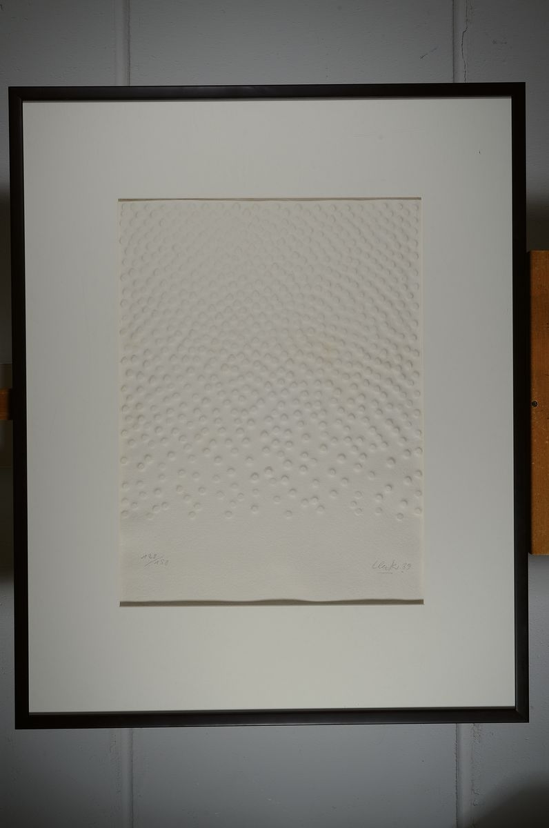 Detail k: Günther Uecker, geb. 1930, Prägedruck von 1989, num. 128/150, 70 x 50 cm, unter Glas, Rahmen ca. 104 x 83 cm