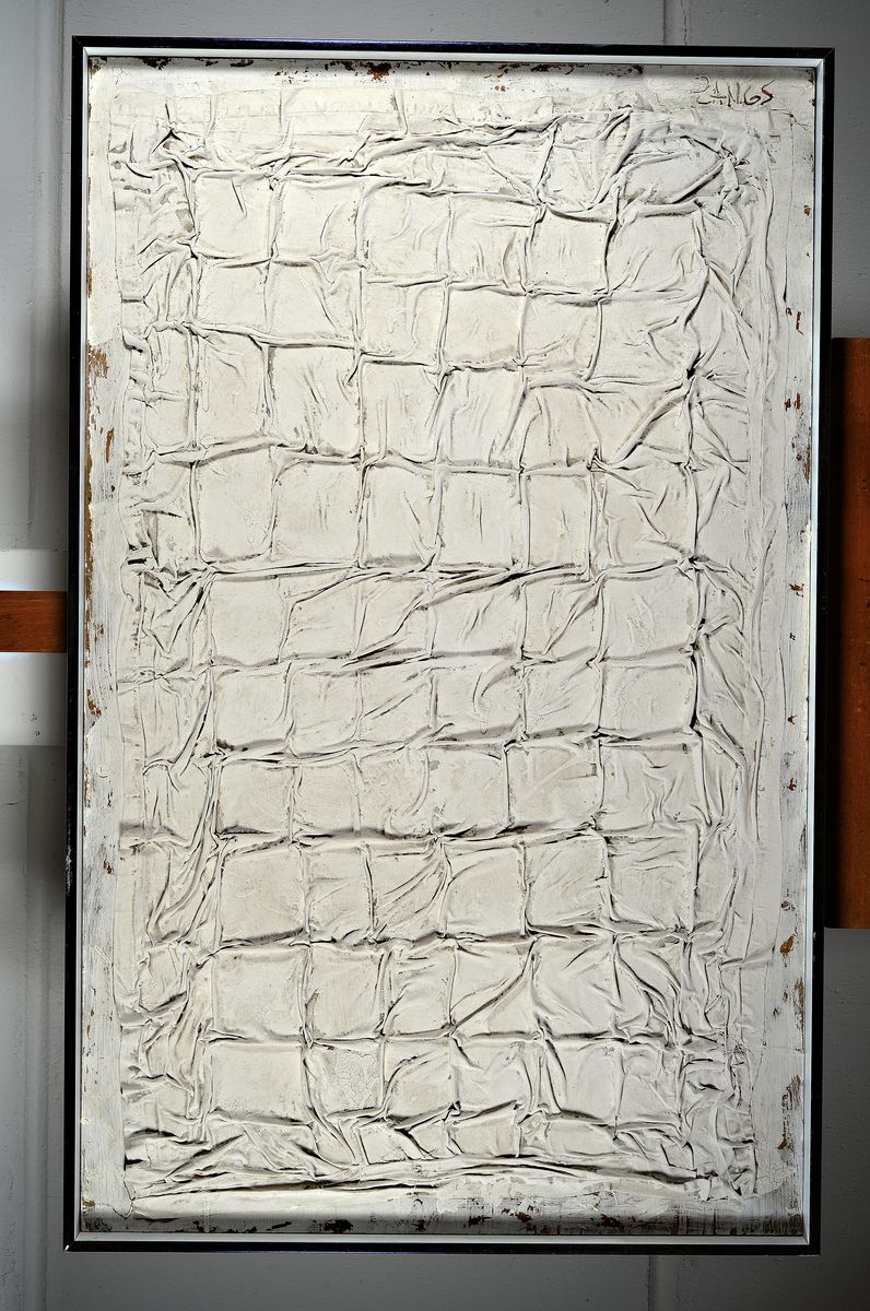 Detail k: Herbert Zangs, 1924 - 2003, Gratfaltung, Acryl über Stoff auf Holzplatte, der Stoff wurde vom Künstler in Quadrate in senkrechte und waagerechte ...