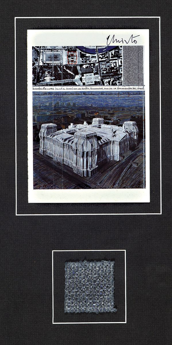 Christo und Jeanne-Claude, Multiple, handsigniert, mit orig. Stoffstück aus dem Projekt, gerahmt, unter Glas, PP., Rahmen, gesamt: 43 x 32.5 cm