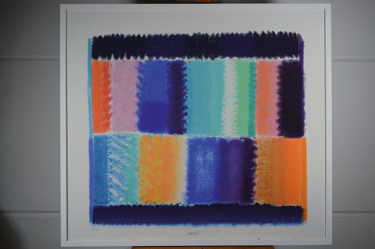 Detail k: Heinz Mack, geb. 1931, Divertimento, aus 2003, Siebdruck auf Büttenpapier, mittig handsigniert, li. num. 45/70, Blattgr. 80 x 90 cm, unter Glas, ...