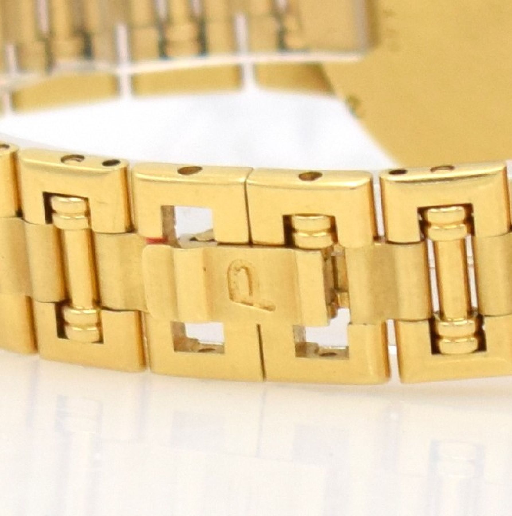 Detail d: PIAGET Dancer Complication Chronographe in GG 750/000, Schweiz um 2000, quarz, Ref. 14013 K 89, massives Goldgehäuse inkl. orig. Goldband, Boden ...