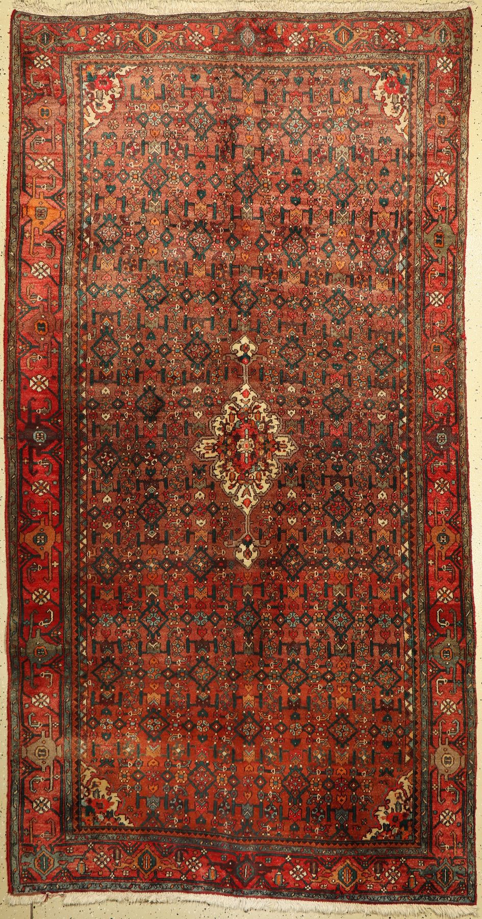 Kordi alt, Persien, ca. 60 Jahre, Wolle aufBaumwolle, ca. 283 x 150 cm, EHZ: 2, (3 cm fehlende Fransen)