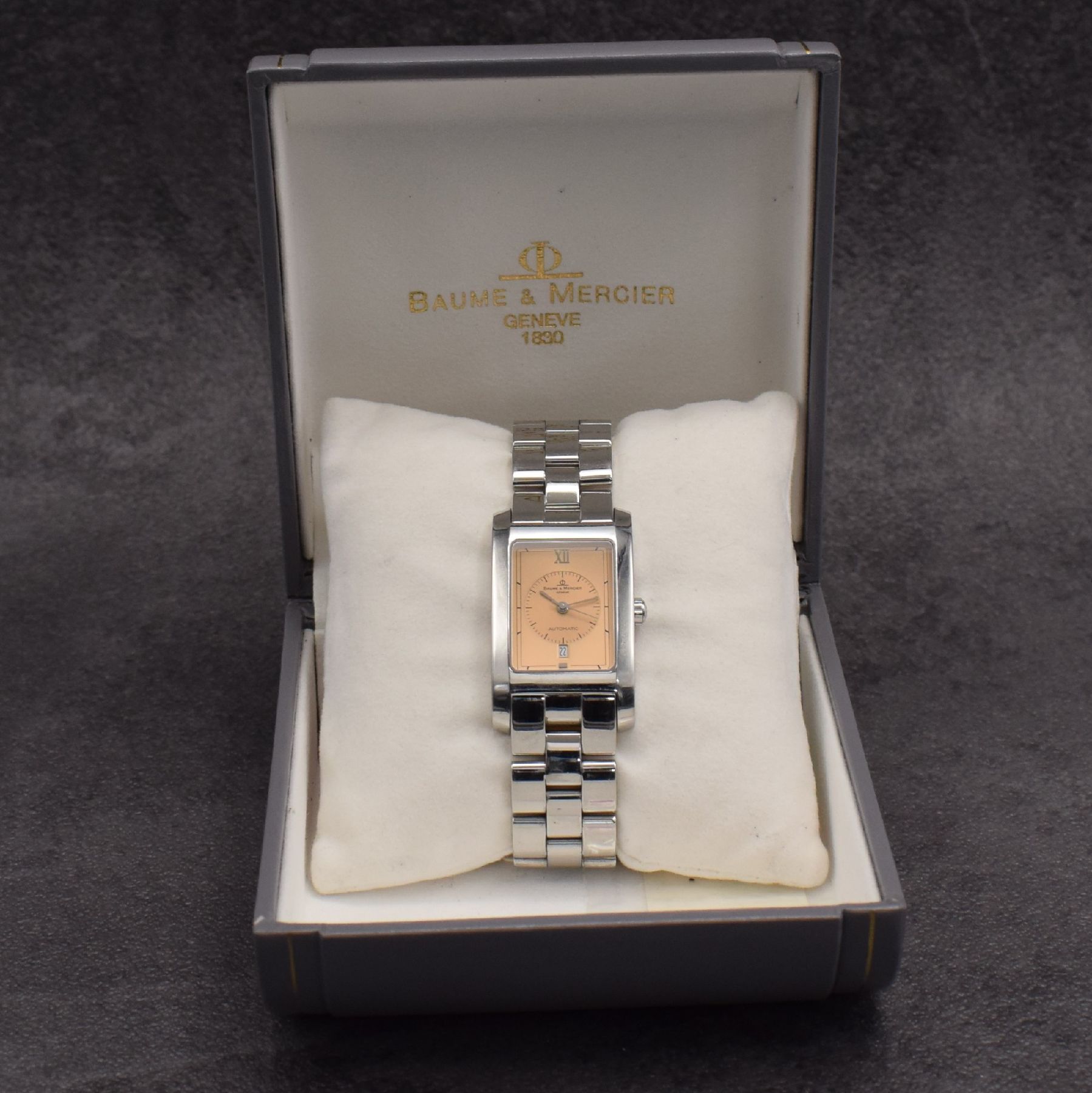 Detail g: BAUME MERCIER Hampton Armbanduhr in Edelstahl, Schweiz um 1996, Automatik, rechteckiges Geh., Boden aufgedr., Gliederband m. Faltschl., kupferfarb. ...