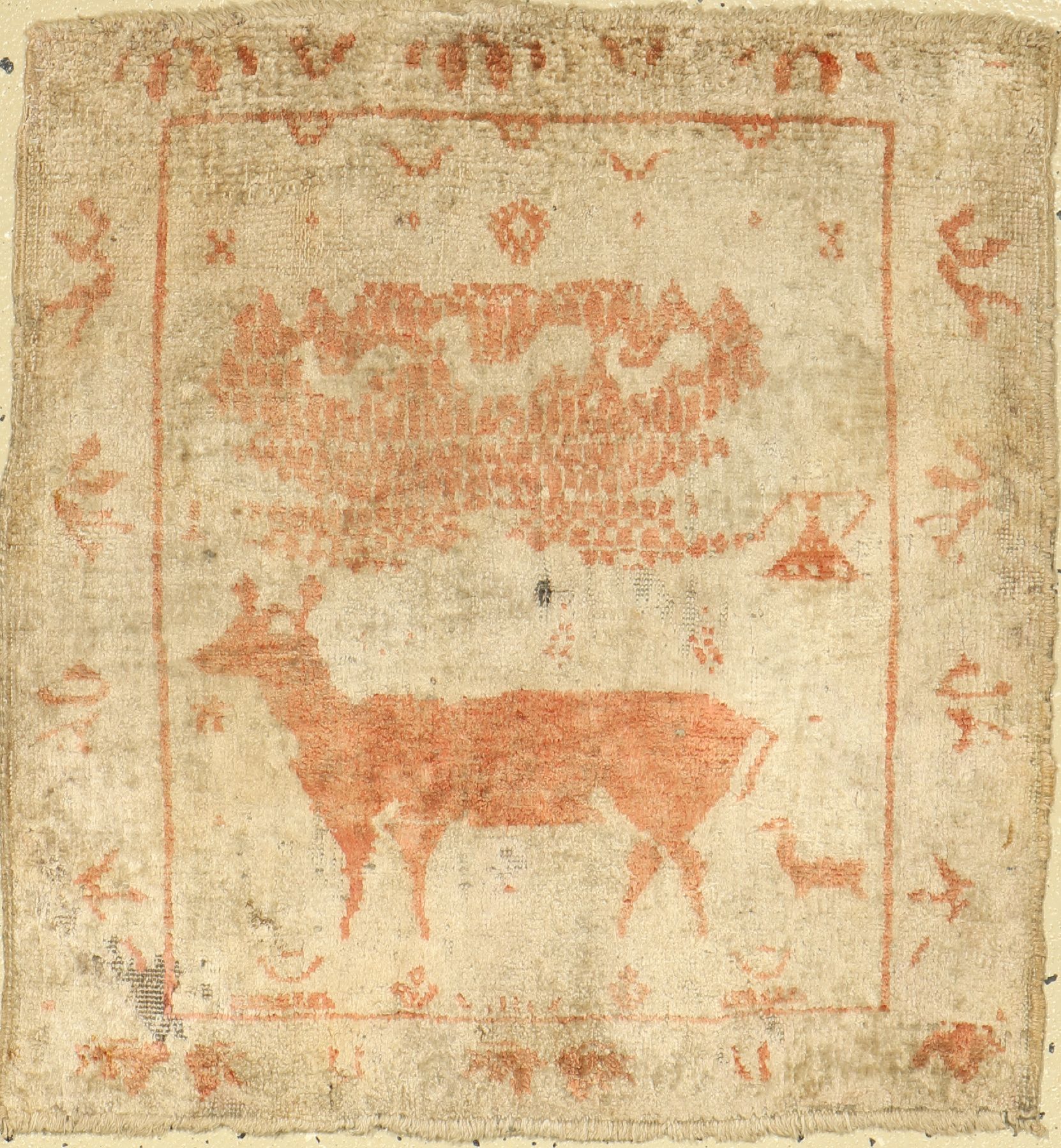Täbriz Seide antik, Persien, um 1890, Seideauf Baumwolle, ca. 50 x 54 cm, seltenes Motiv,Alters und Gebrauchsspuren