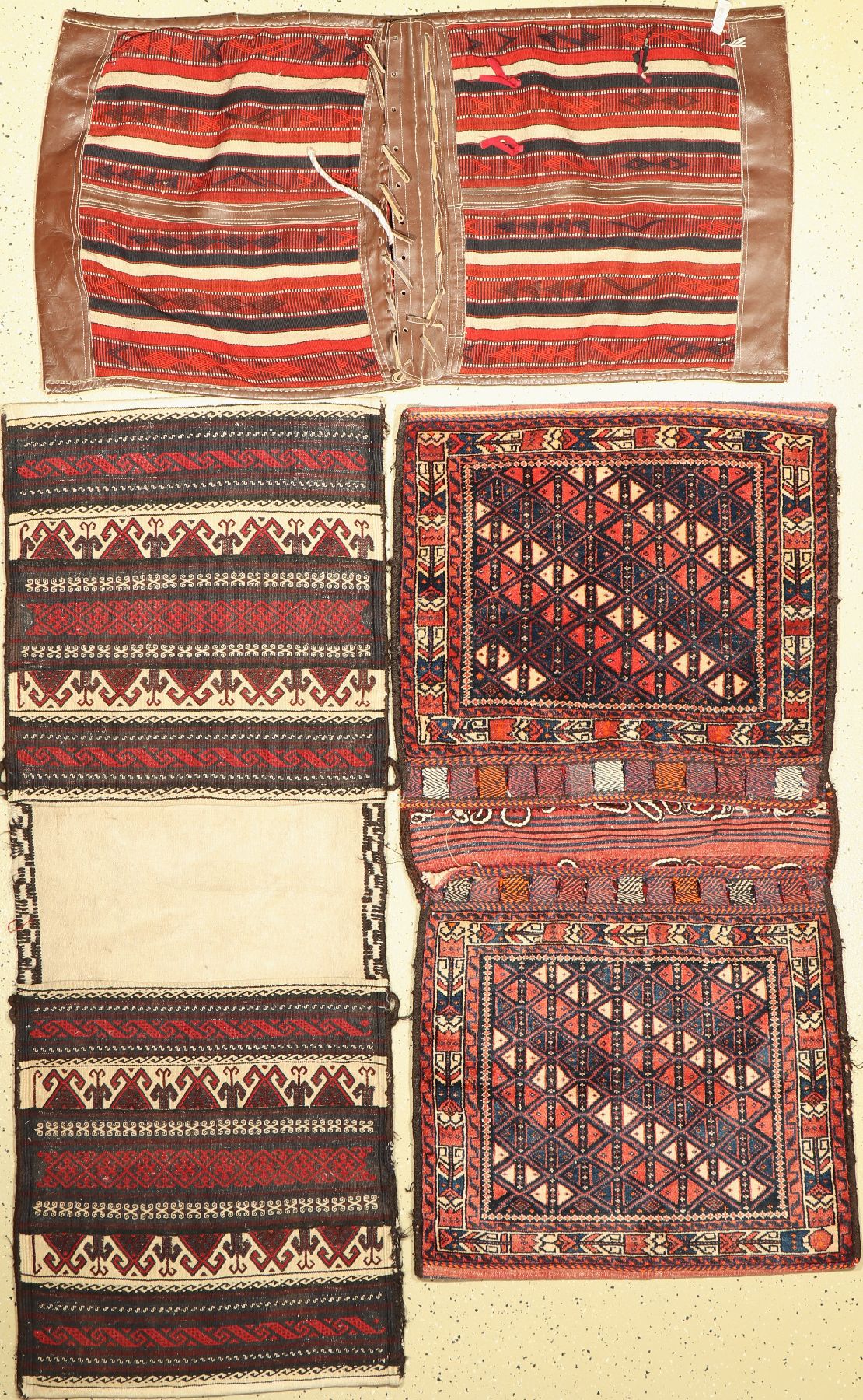 3 Persischer Doppeltaschen, eine mit Lederaufsatz, um 1930/1940, Wolle auf Baumwolle, ca. 170 x 66 cm, Leichte Gebrauchsspuren