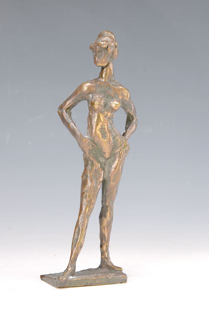 Hans Schröder, 1930 Saarbrücken-2010, weiblicher Akt, Bronzeskulptur, am Sockel signiert, H.ca. 21.5cm