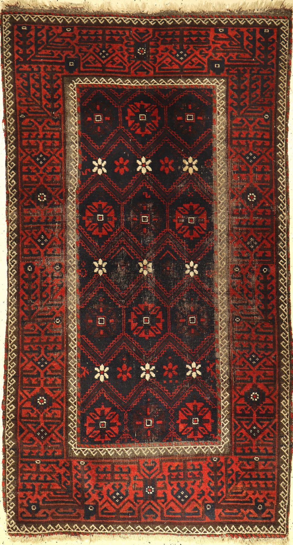 Belutsch antik, Persien, 19.Jhd., Wolle aufWolle, ca. 184 x 104 cm, sammelwürdig, Alters und Gebrauchsspuren, oxidiertes schwarz.