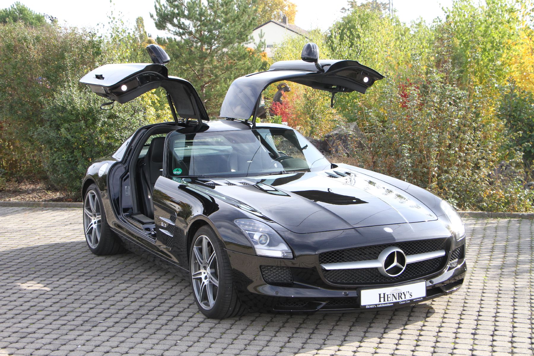 Detail a: Mercedes-Benz SLS AMG Coupé, Fahrgestellnummer: WMX1973771A004663, EZ 02/2011, 1. Hand, Laufleistung 21.518 km, HU 09/2022, 420 kW/571 PS, ...