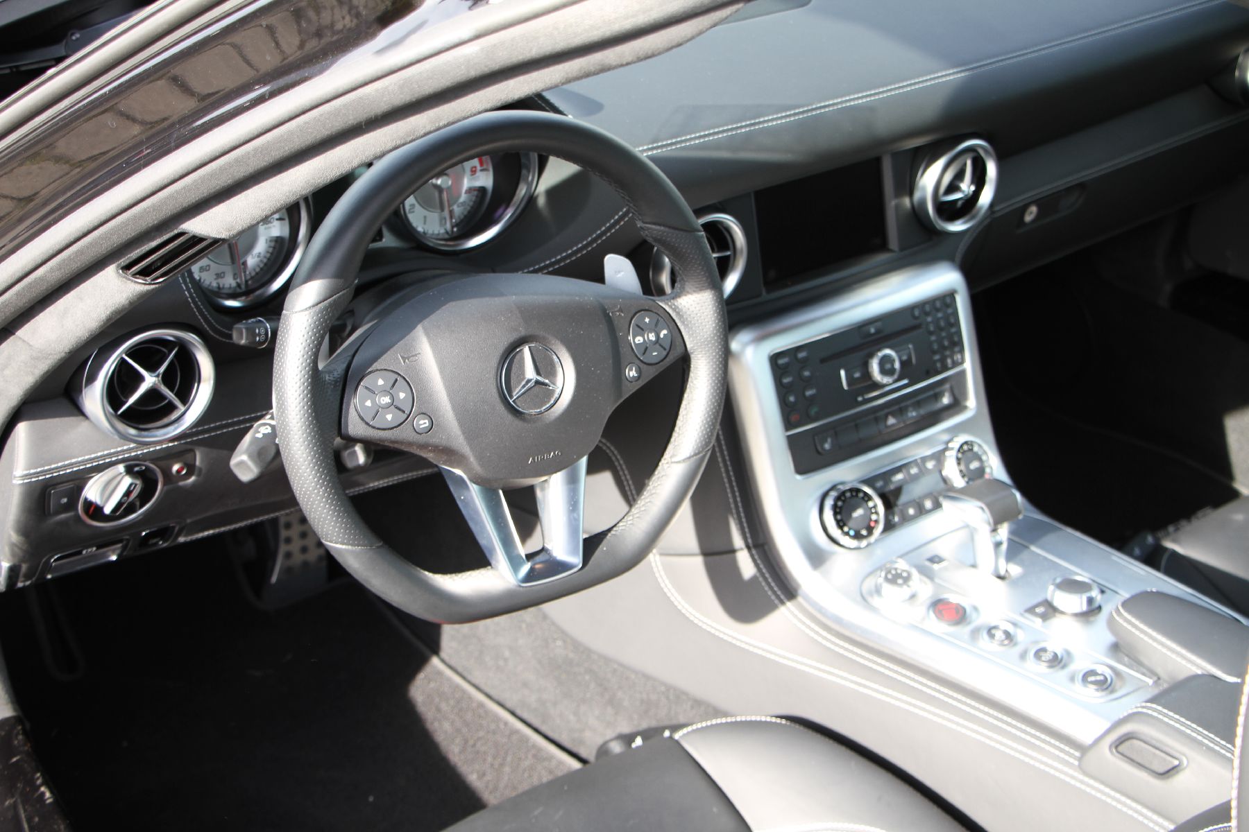 Detail d: Mercedes-Benz SLS AMG Coupé, Fahrgestellnummer: WMX1973771A004663, EZ 02/2011, 1. Hand, Laufleistung 21.518 km, HU 09/2022, 420 kW/571 PS, ...