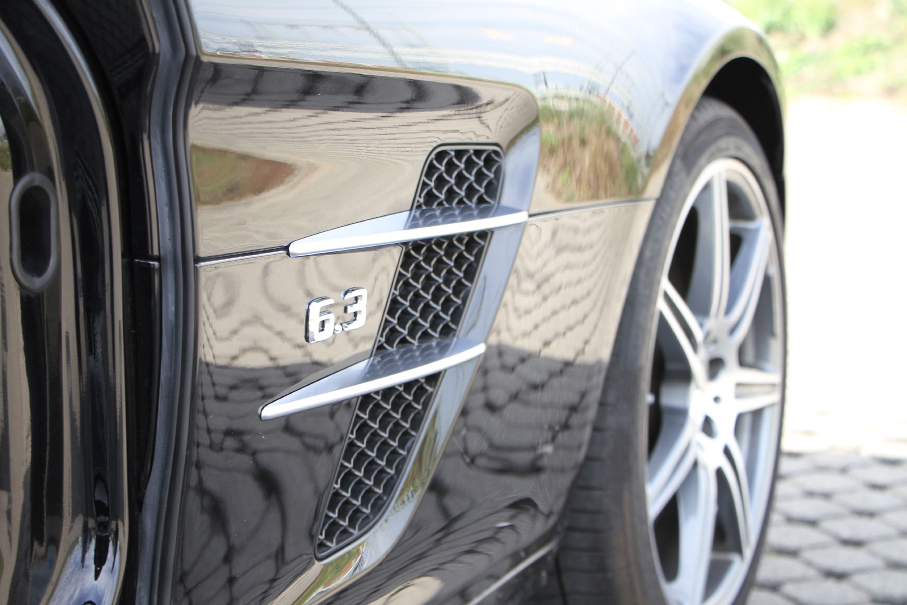 Detail f: Mercedes-Benz SLS AMG Coupé, Fahrgestellnummer: WMX1973771A004663, EZ 02/2011, 1. Hand, Laufleistung 21.518 km, HU 09/2022, 420 kW/571 PS, ...