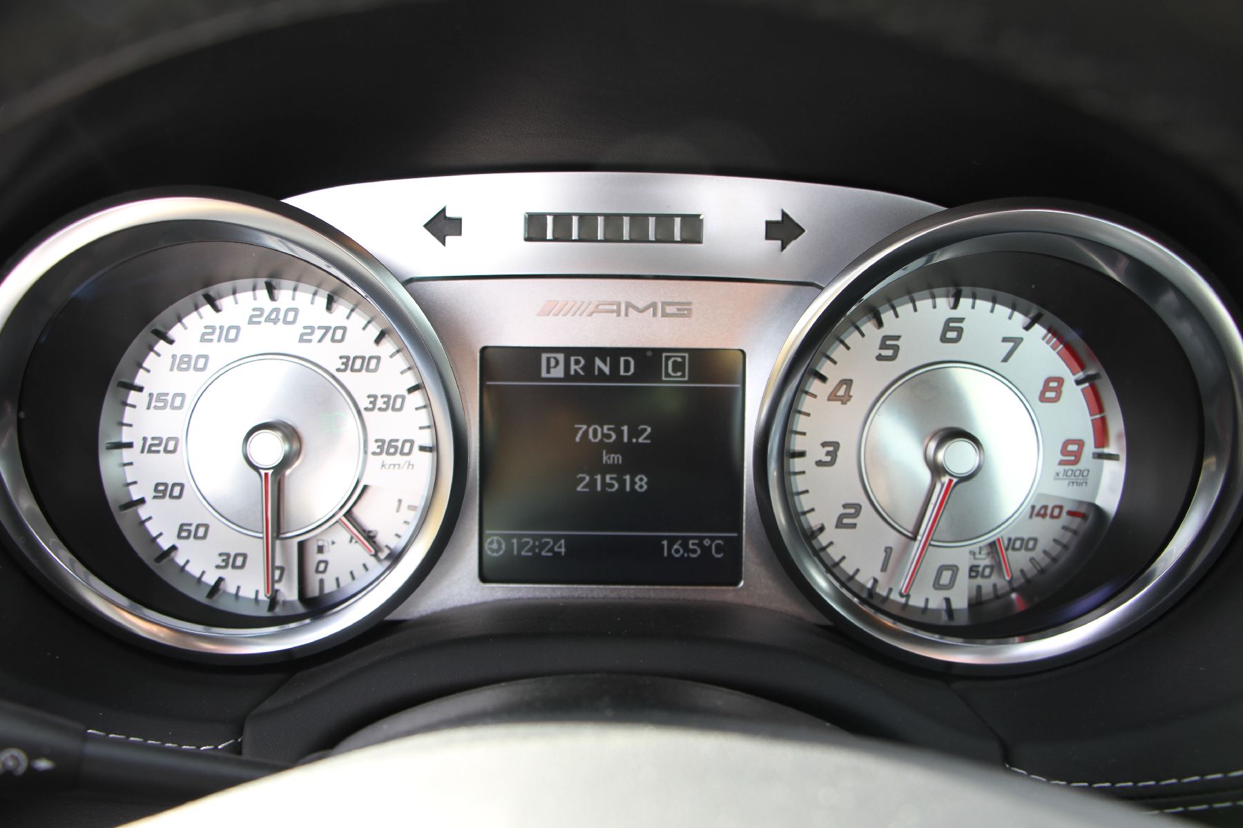 Detail i: Mercedes-Benz SLS AMG Coupé, Fahrgestellnummer: WMX1973771A004663, EZ 02/2011, 1. Hand, Laufleistung 21.518 km, HU 09/2022, 420 kW/571 PS, ...