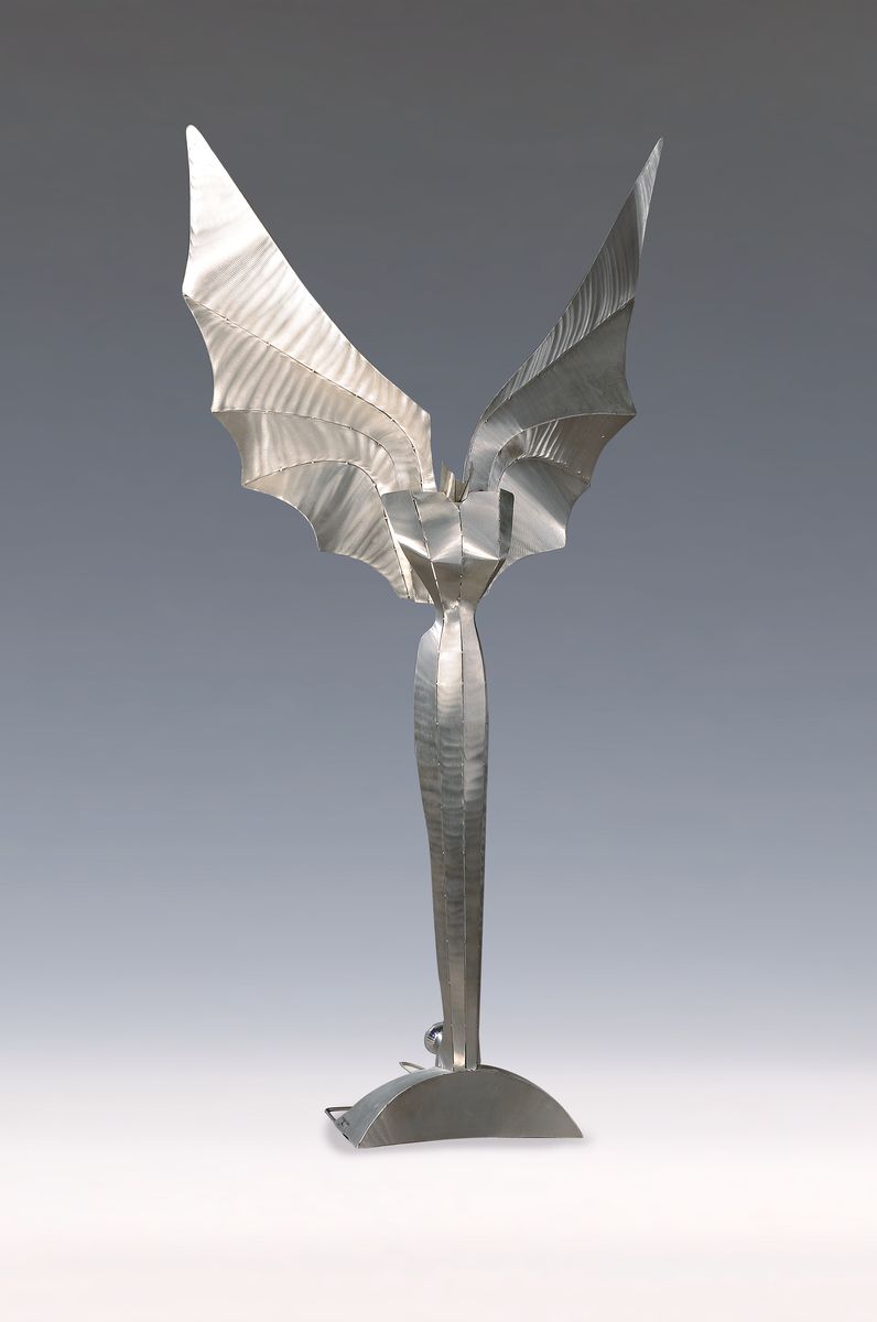 Reinhard Stubenrauch, Nike, Skulptur/Stehlampe, Metall gebürstet, Elektr. nicht geprüft, H. ca. 142cm