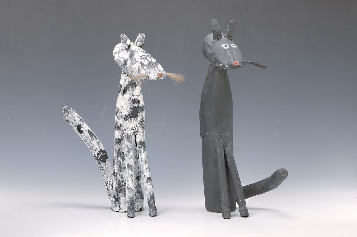 Heinz Mewius, 1939-2000, 2 Katzenskulpturen, Holz, bemalt, am Boden signiert, ca. 38 bzw. 41cm