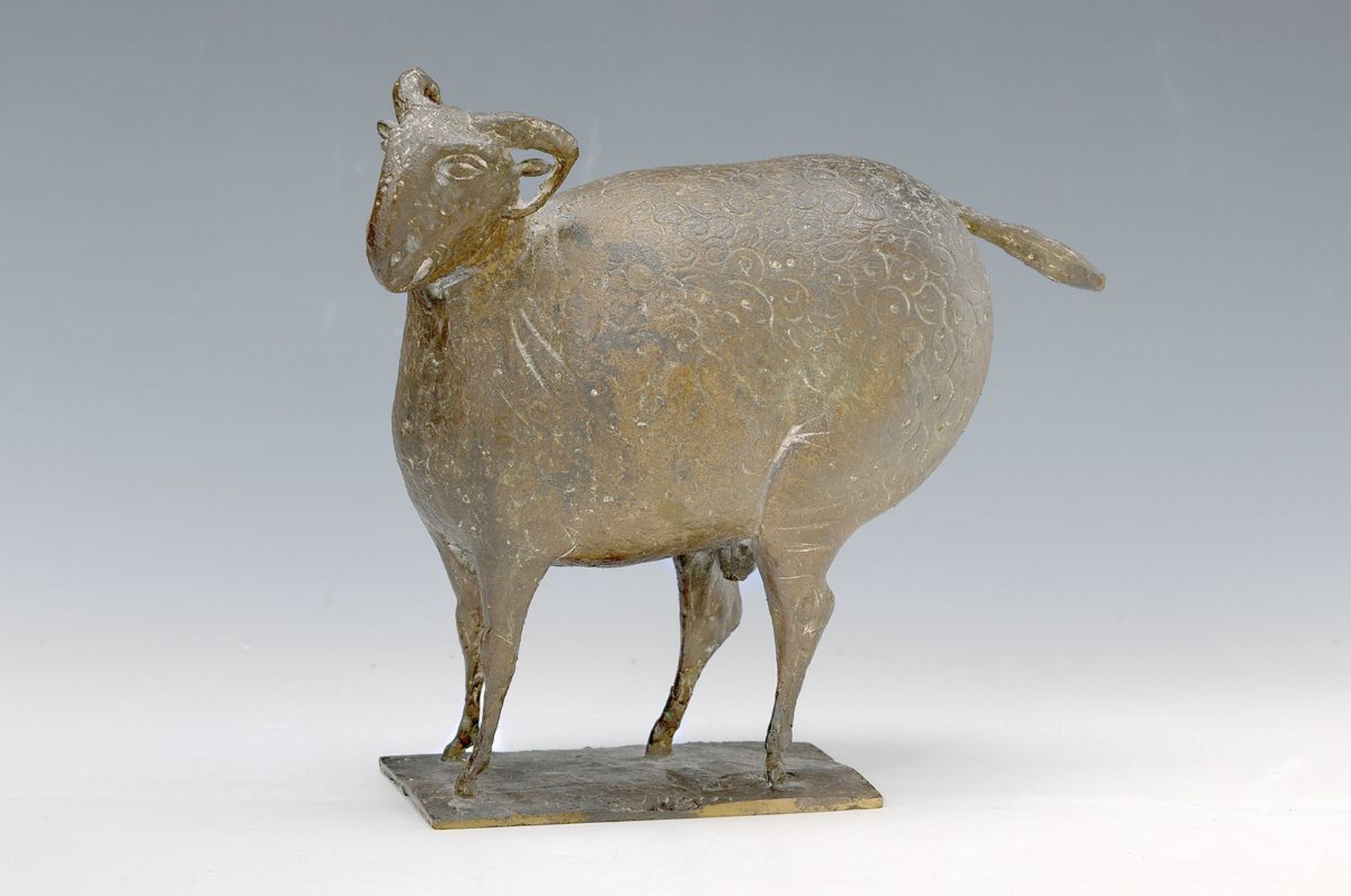 Elia Ajolfi, 1916 Bergamo - 2001 San Pellegrino, Ariete, Bronzeskulptur, am Sockel signiert, bekannt für seine Tierdarstellungen, ca. 21 x 23 cm ...