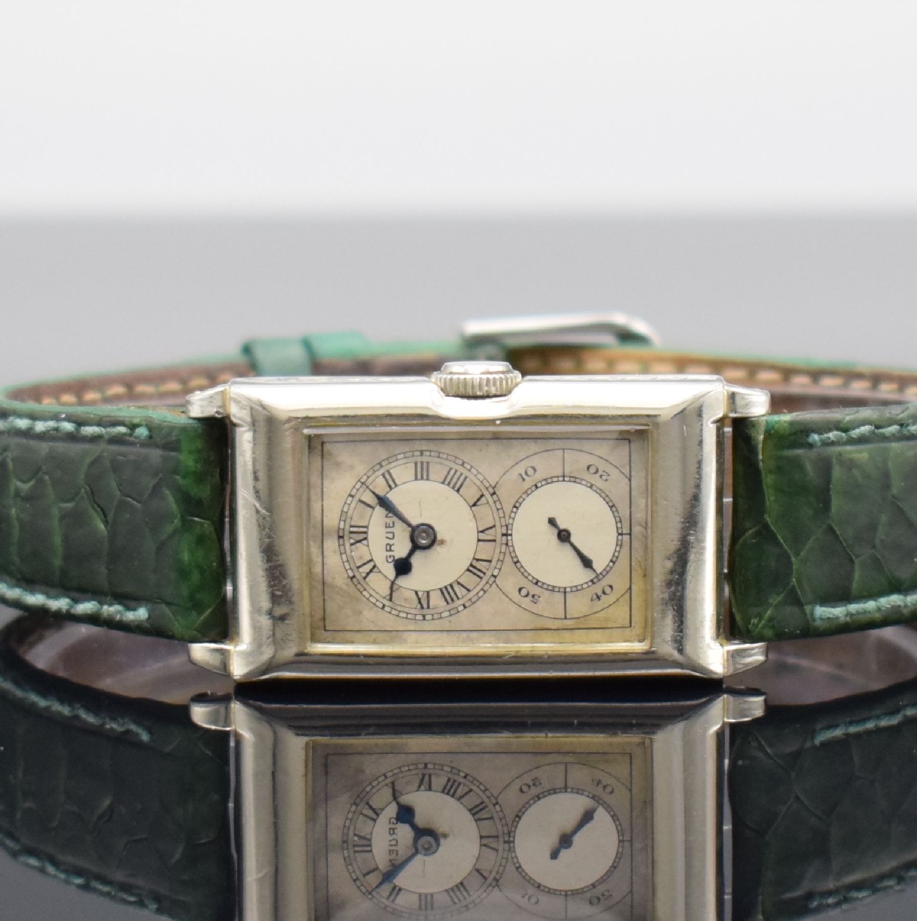 Detail a: GRUEN seltene Herrenarmbanduhr sog. Doctors Watch Referenz 877/8, Schweiz f. US-Markt um 1935, Handaufzug, 2-teil. gold filled Gehäuse, Boden ...