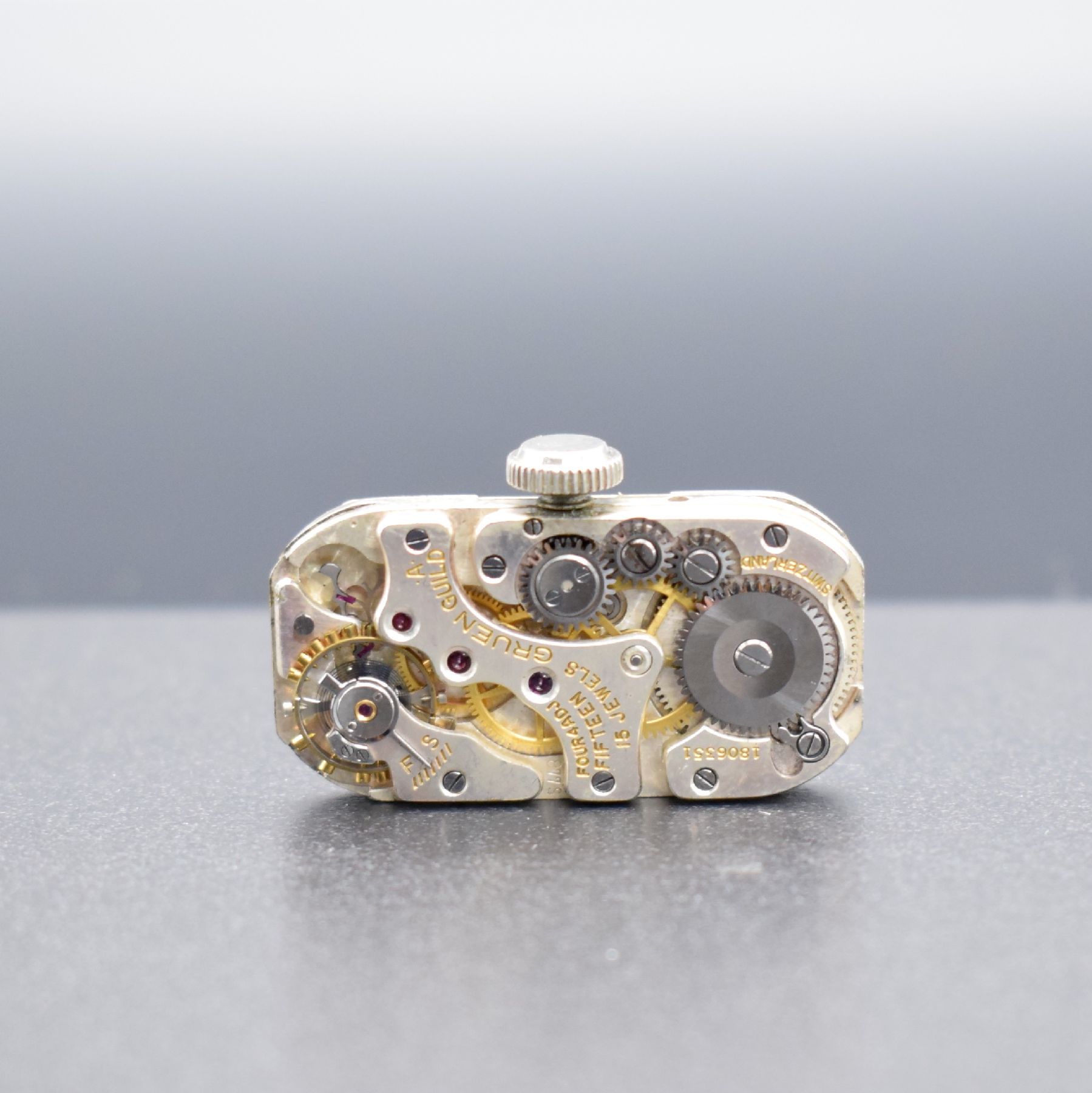 Detail e: GRUEN seltene Herrenarmbanduhr sog. Doctors Watch Referenz 877/8, Schweiz f. US-Markt um 1935, Handaufzug, 2-teil. gold filled Gehäuse, Boden ...