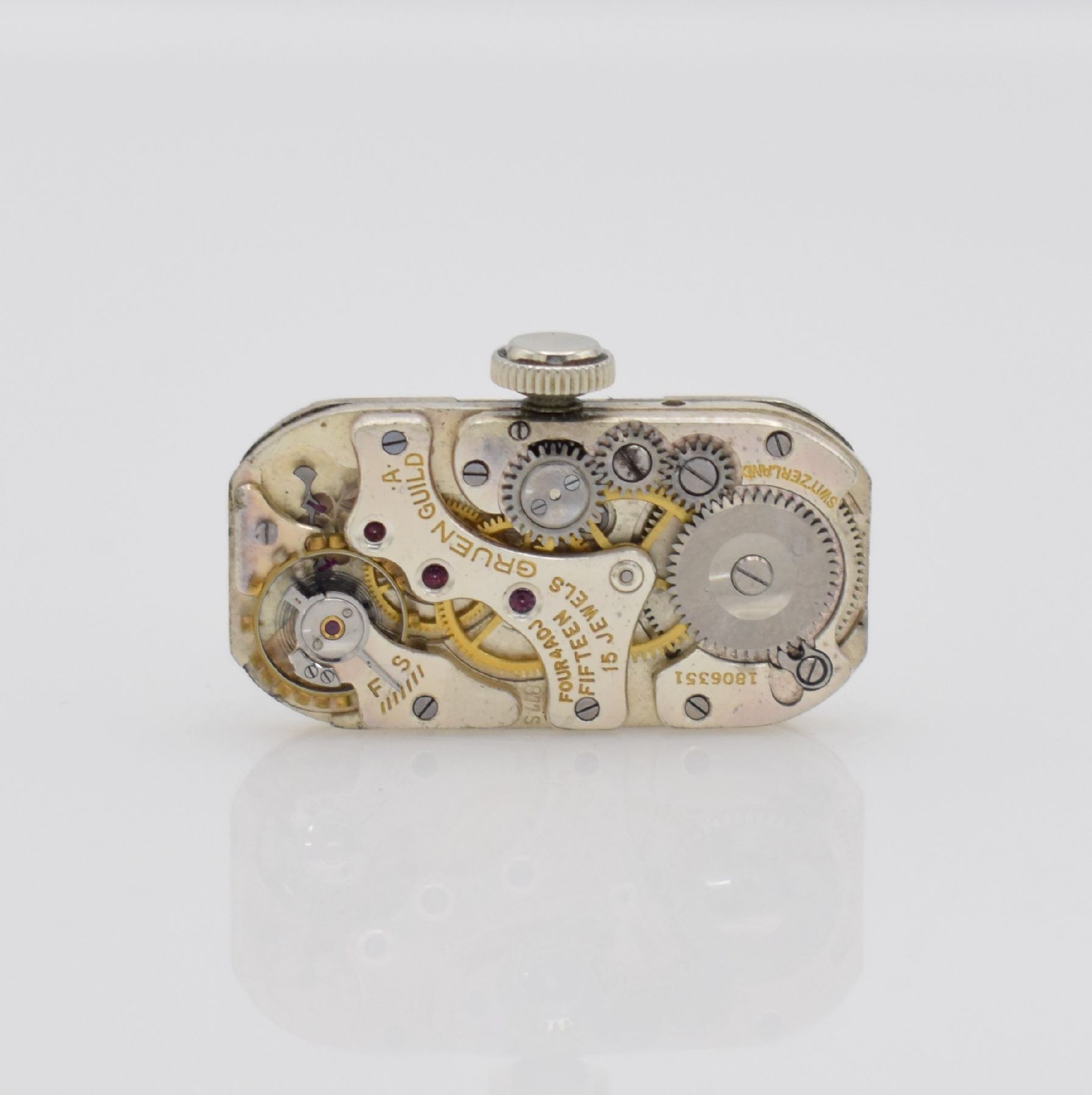 Detail h: GRUEN seltene Herrenarmbanduhr sog. Doctors Watch Referenz 877/8, Schweiz f. US-Markt um 1935, Handaufzug, 2-teil. gold filled Gehäuse, Boden ...