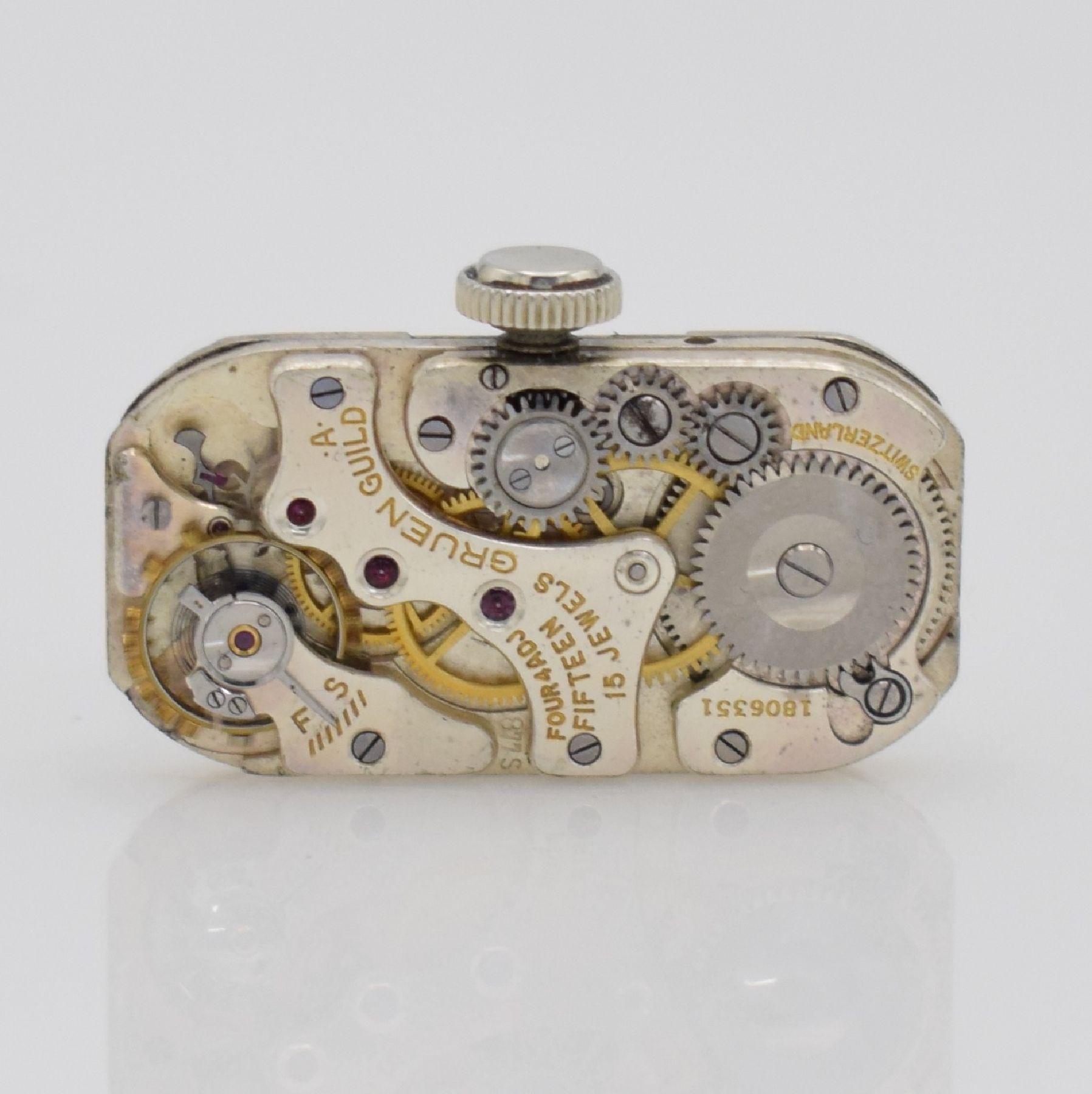 Detail i: GRUEN seltene Herrenarmbanduhr sog. Doctors Watch Referenz 877/8, Schweiz f. US-Markt um 1935, Handaufzug, 2-teil. gold filled Gehäuse, Boden ...