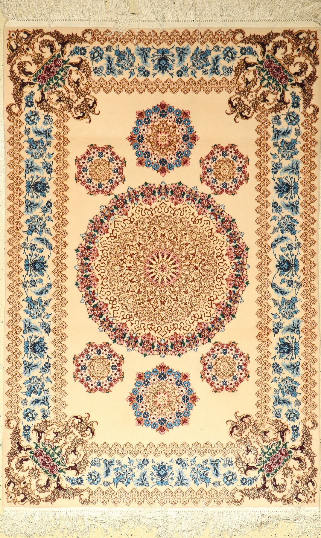 Esfahan fein, Persien, ca. 20 Jahre, Korkwolle mit und auf Seide, ca. 167 x 110 cm,EHZ: 2, (fachkundig gereinigt)