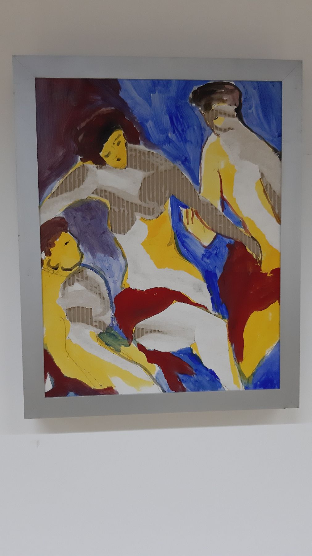 Detail b: Jürgen E. Stolte, geb. 1961, tätig in Düsseldorf, Figurengruppe mit Frau und Männern, Wellpappen-Kunst mit Decollage Methode, currogated art, ...