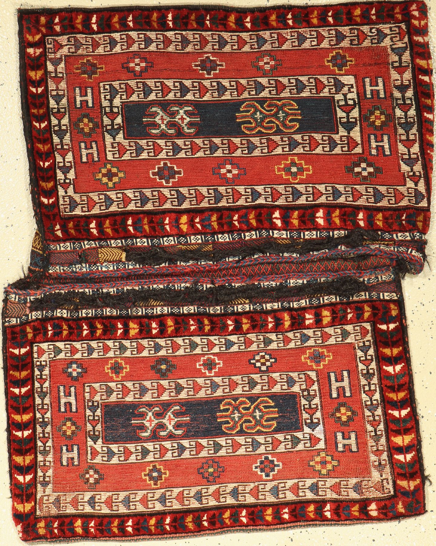 Luri "Doppeltasche" alt, Persien, um 1920, Wolle auf Wolle, ca. 111 x 90 cm, Sumakh-Technik, Bordüren geknüpft mit Flor, EHZ: 3