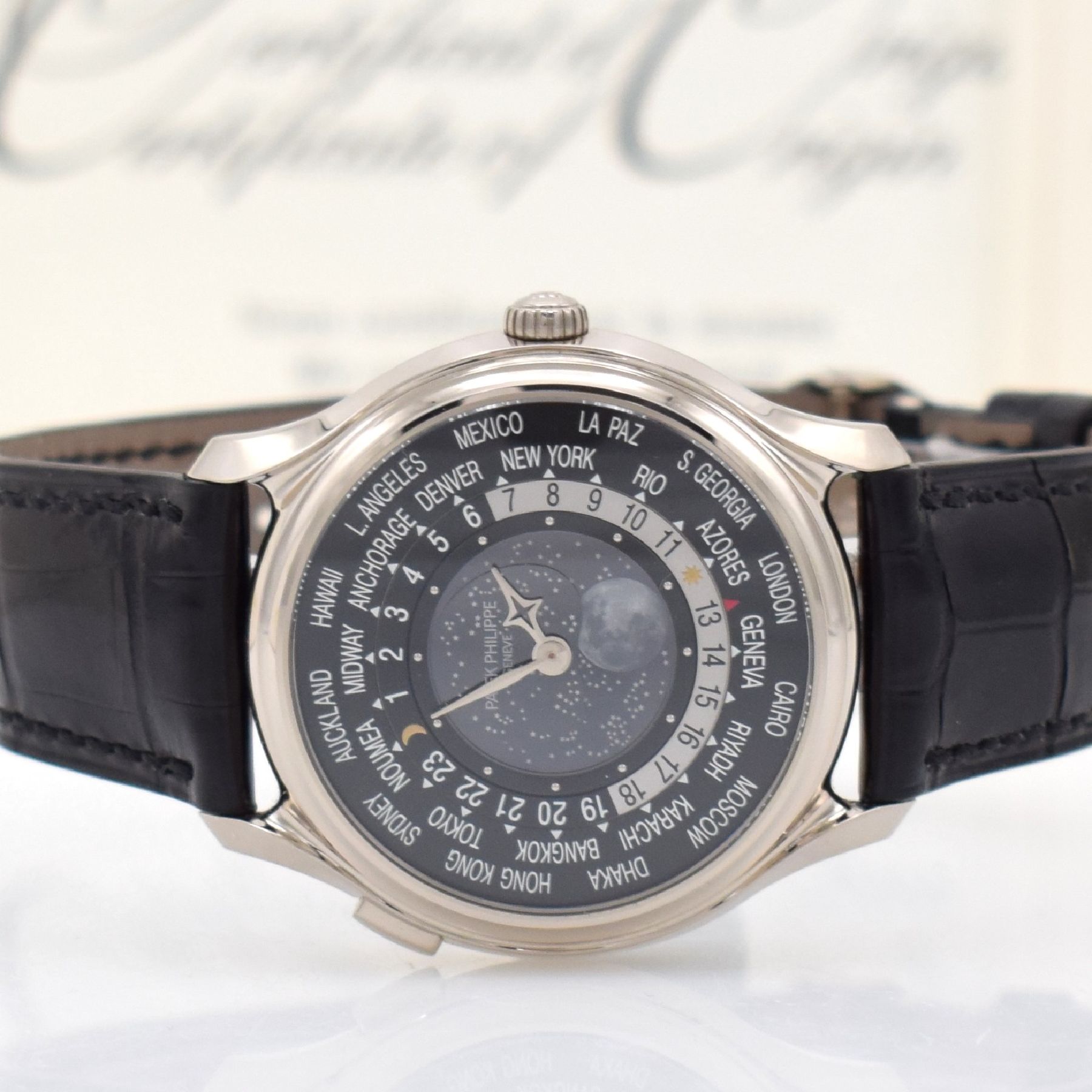 Detail b: PATEK PHILIPPE hochfeine & seltene Herrenarmbanduhr "WORLD TIME MOON" Referenz 5575G-001 im nahezu neuwertigen Zustand, Automatik, auf ...