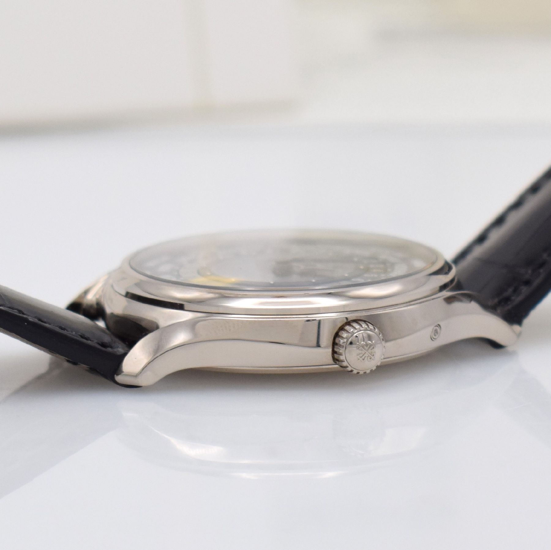 Detail j: PATEK PHILIPPE hochfeine & seltene Herrenarmbanduhr "WORLD TIME MOON" Referenz 5575G-001 im nahezu neuwertigen Zustand, Automatik, auf ...