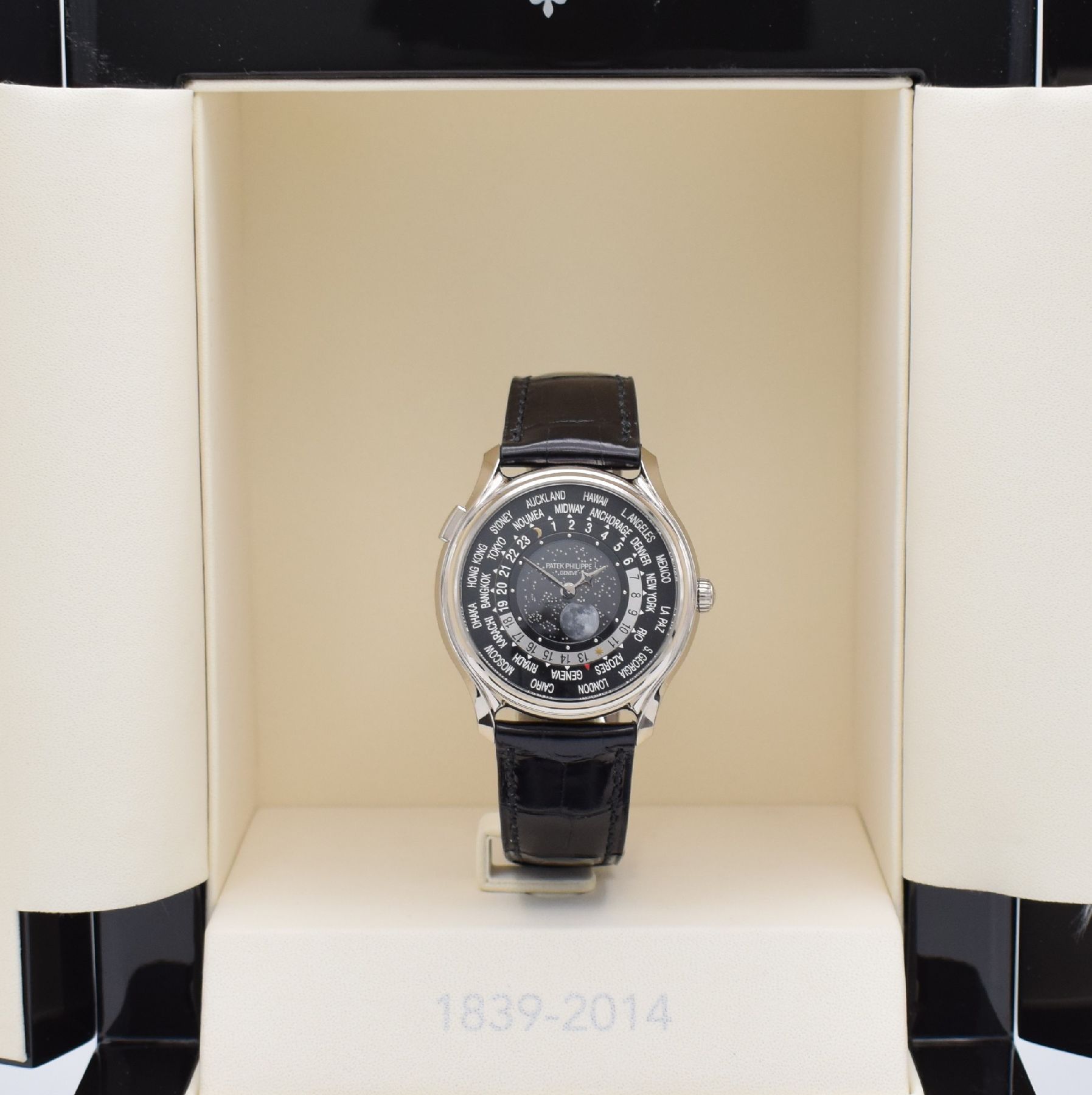 Detail t: PATEK PHILIPPE hochfeine & seltene Herrenarmbanduhr "WORLD TIME MOON" Referenz 5575G-001 im nahezu neuwertigen Zustand, Automatik, auf ...
