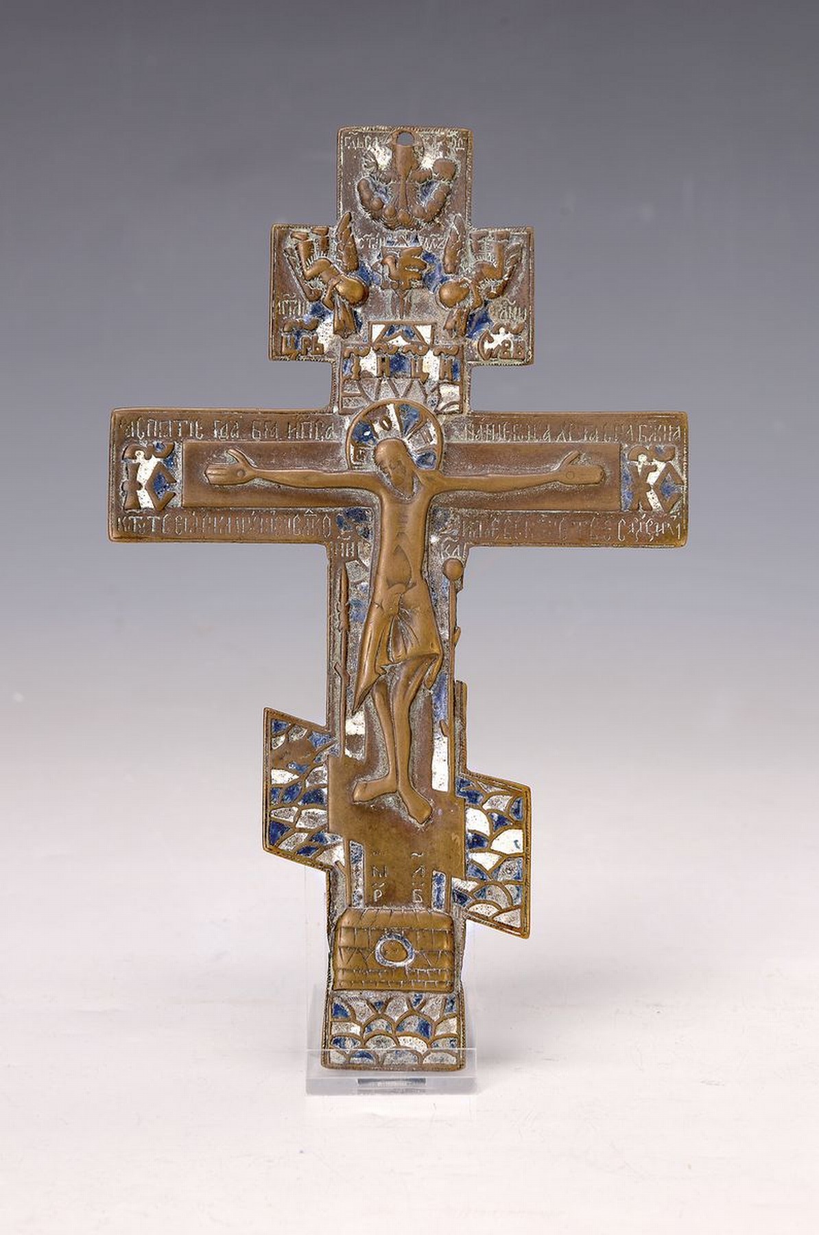 Hauskreuz, Russland, um 1850, Bronze, emailliert, H. 22.5 x 13 cm