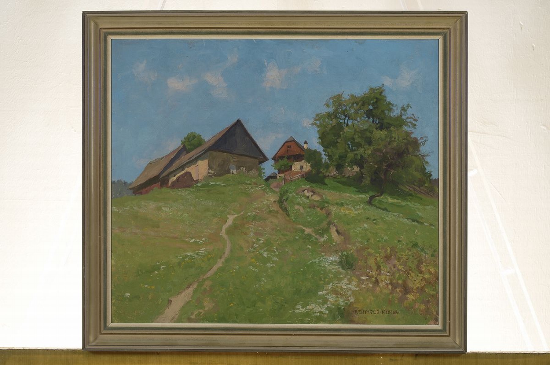 Detail k: Reinhold Kukla, 1877 Wien-1965 St. Gallen, Blick über eine Wiese auf einen Bauernhof, Öl/Hartfaser, rechts unten signiert, ca. 40x46cm, R. ca. ...