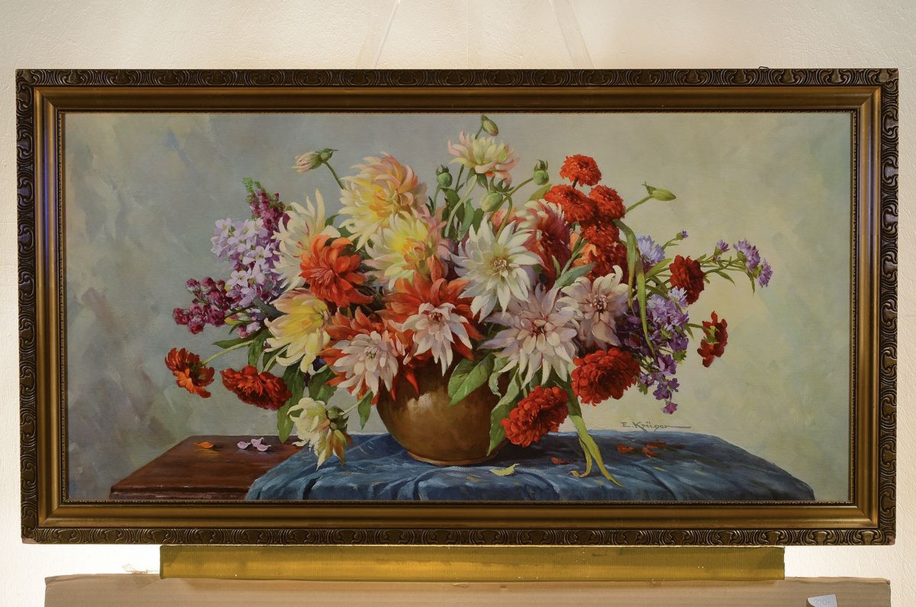 Detail k: Erich Krüger 1897 Berlin - 1978 Benzingerode, Blumenstillleben, Öl/Malkarton, re. u. signiert, 49 x 99 cm, unter Glas Rahmen