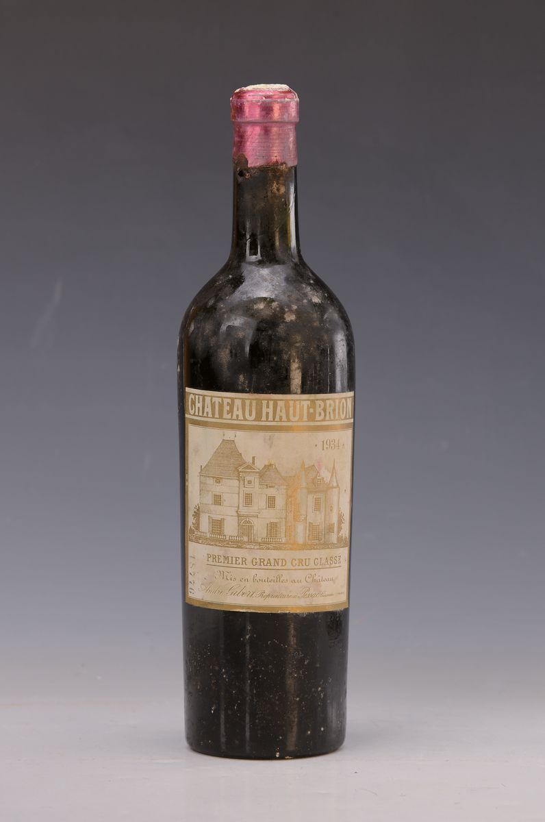 1 Flasche Chateau Haut Brion, Premier Grand Cru Classe, 1934, 75cl, Füllstand below shoulder, Etiketten partiell verschmutzt, aus einer privaten ...