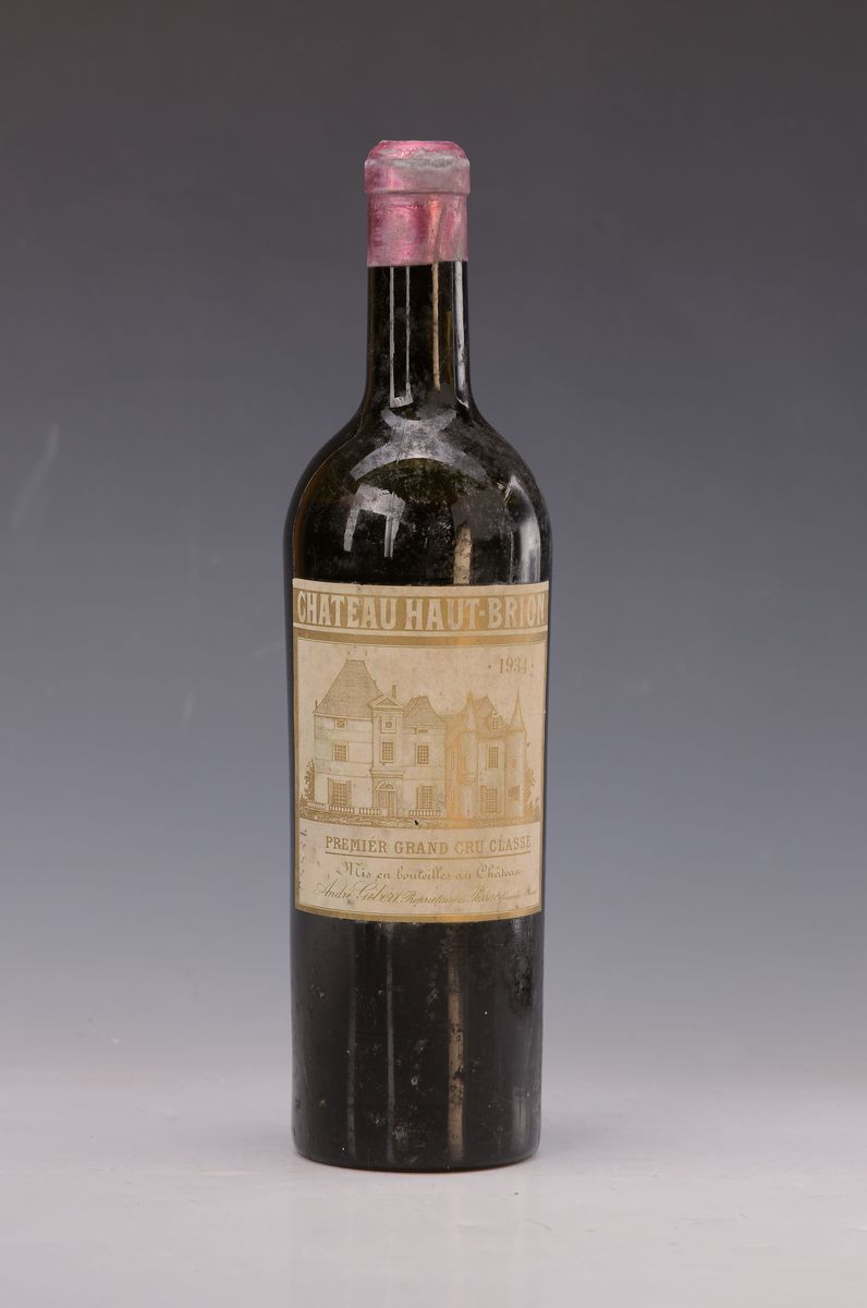1 Flasche Chateau Haut Brion, Premier Grand Cru Classe, 1934, 75cl, Füllstand below shoulder, Etiketten partiell verschmutzt, aus einer privaten ...