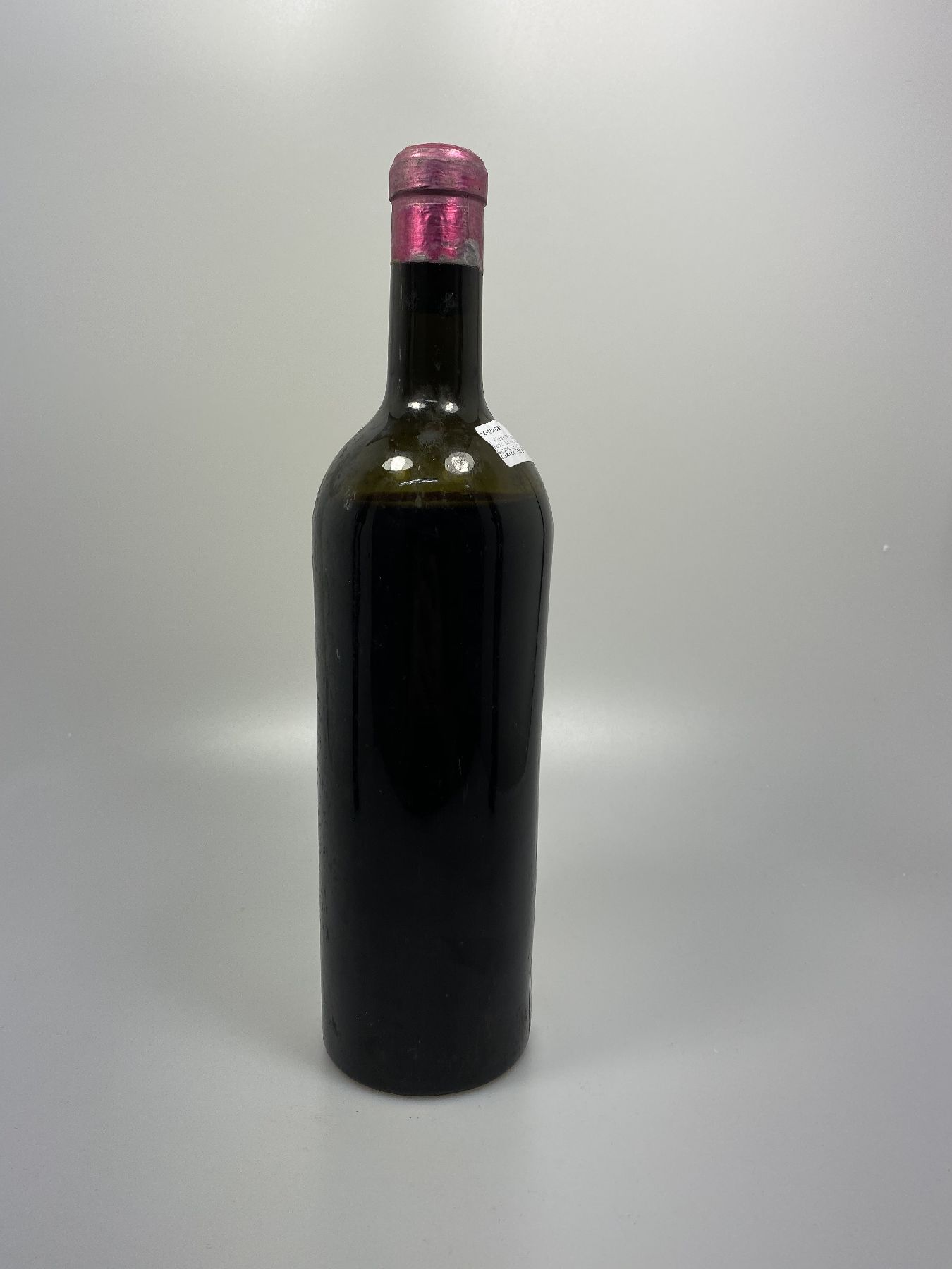 Detail c: 1 Flasche Chateau Haut Brion, Premier Grand Cru Classe, 1934, 75cl, Füllstand below shoulder, Etiketten partiell verschmutzt, aus einer privaten ...