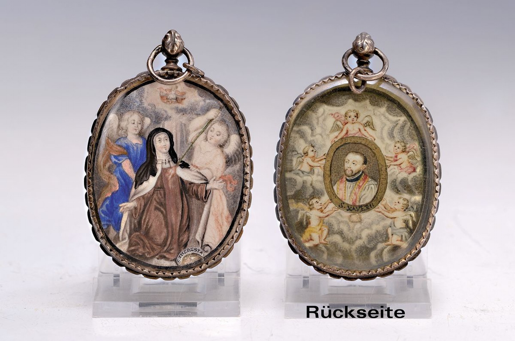 Detail k: Andachtsbild, süddeutsch, um 1720, beidseitige Aquarellmalerei, Hl. Xaver und Hl. Teresa, sehr feine Miniaturmalerei, schöne Silberfassung aus der ...